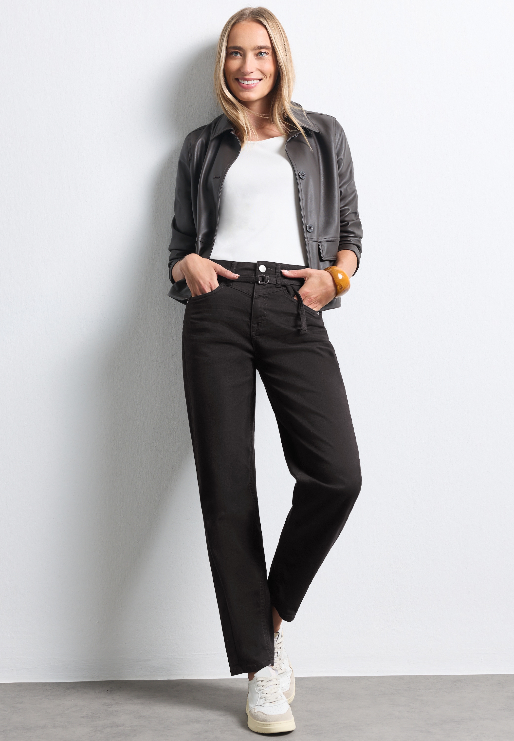 STREET ONE Loose-fit-Jeans »Style Karlie« mit Barrel Legs / Stretch / Bindegürtel