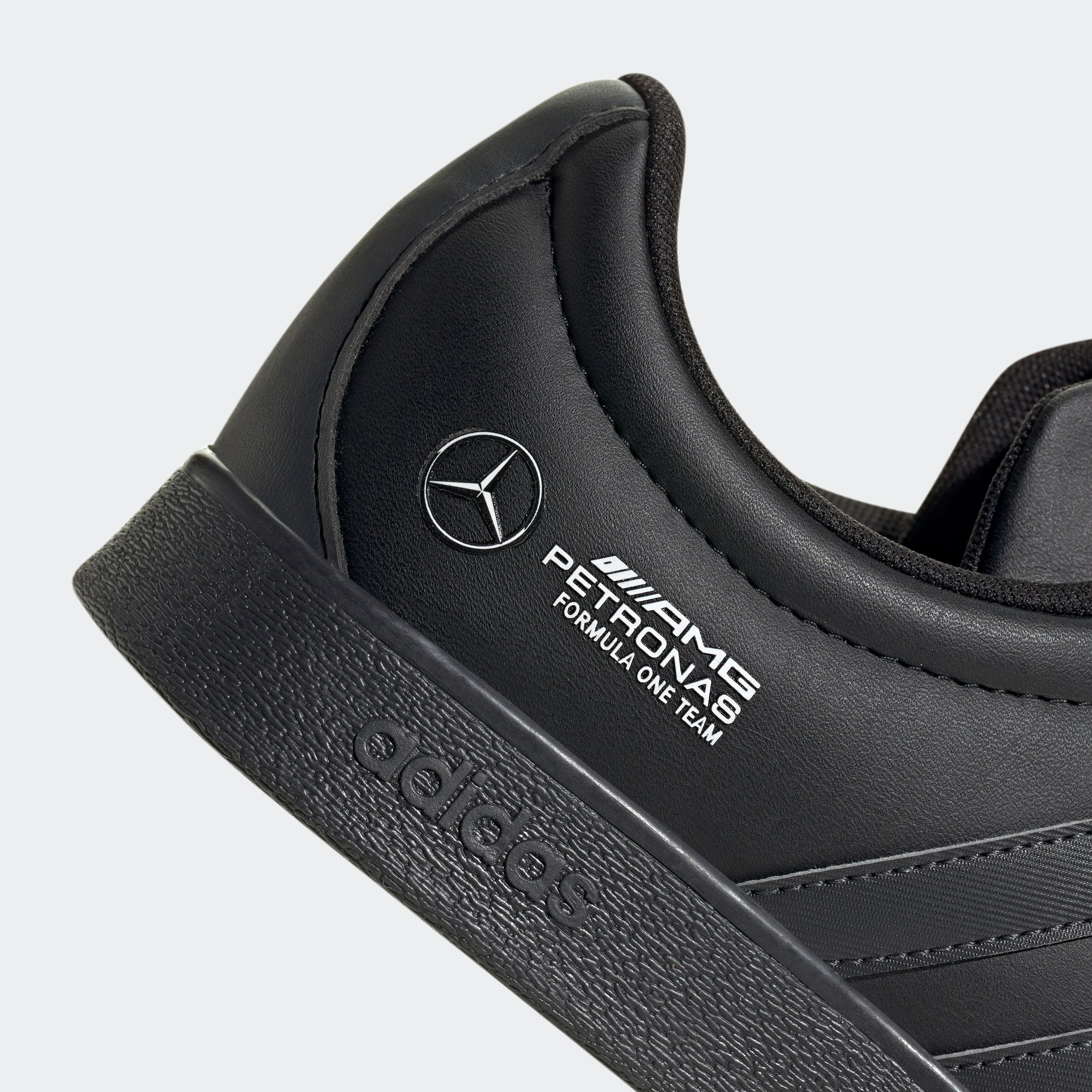 adidas Performance Sneaker »MERCEDES - AMG PETRONAS FORMULA ONE TEAM VL COURT SCHUH«, Mercedes AMG Motorsport