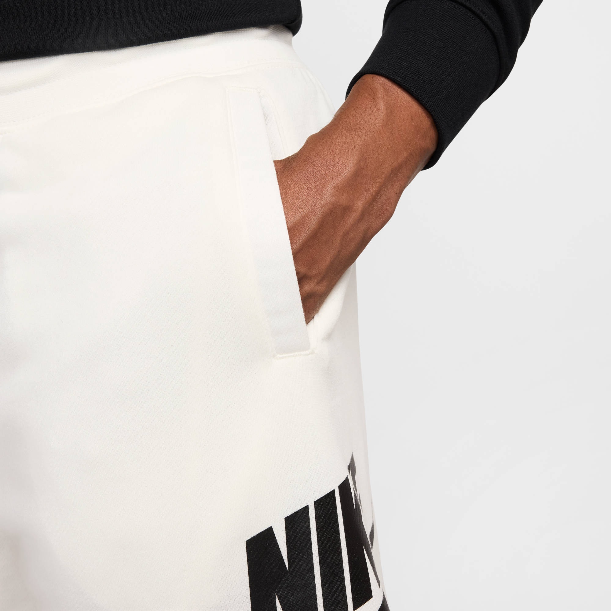Nike Sportswear Shorts »M NK CLUB ALUMNI FT SHORT«  aus French Terry, mit Kordelverschluss, lässiger Schnitt
