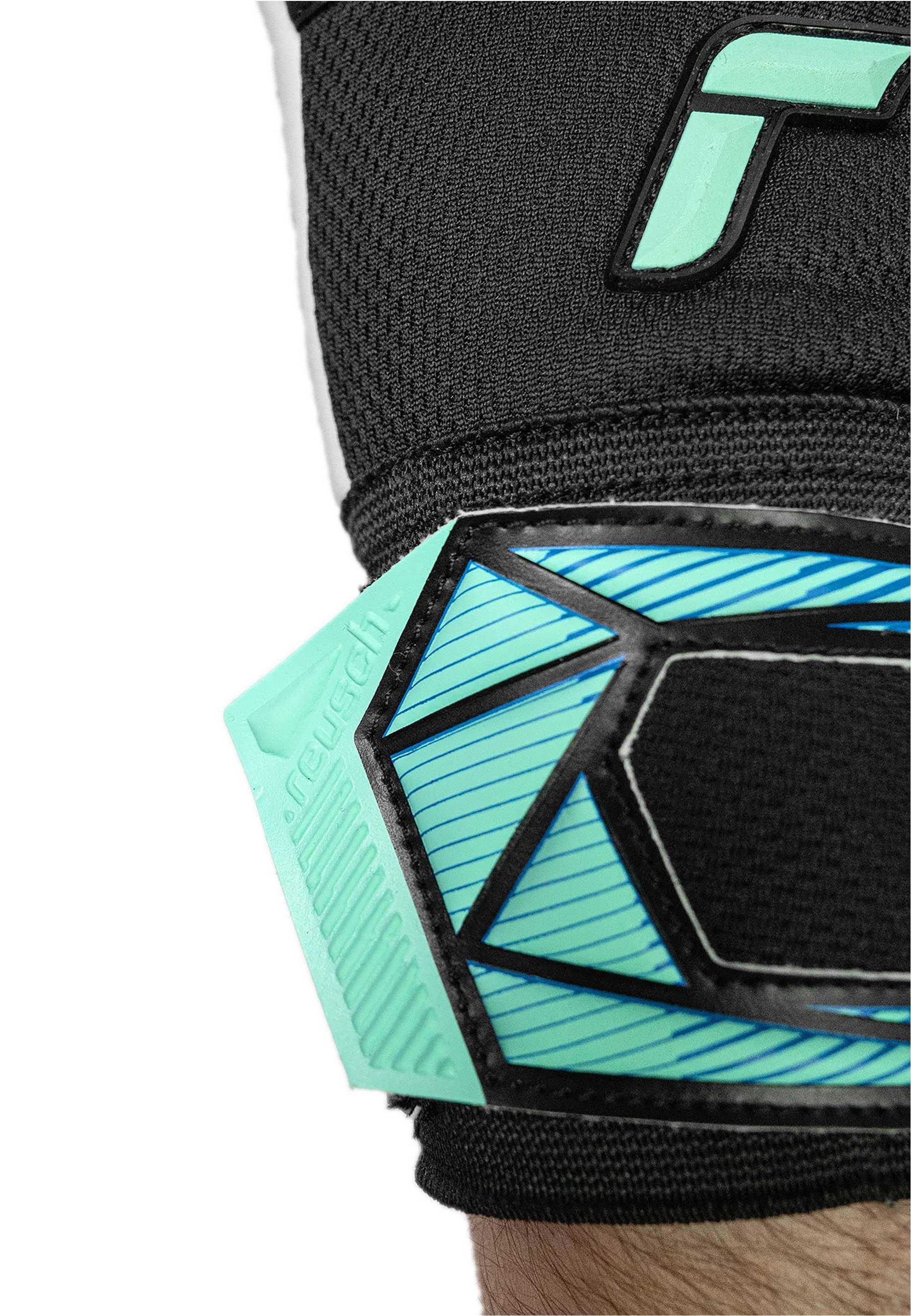 Reusch Torwarthandschuhe »Attrakt RE:GRIP NC« mit zuverlässigem Grip