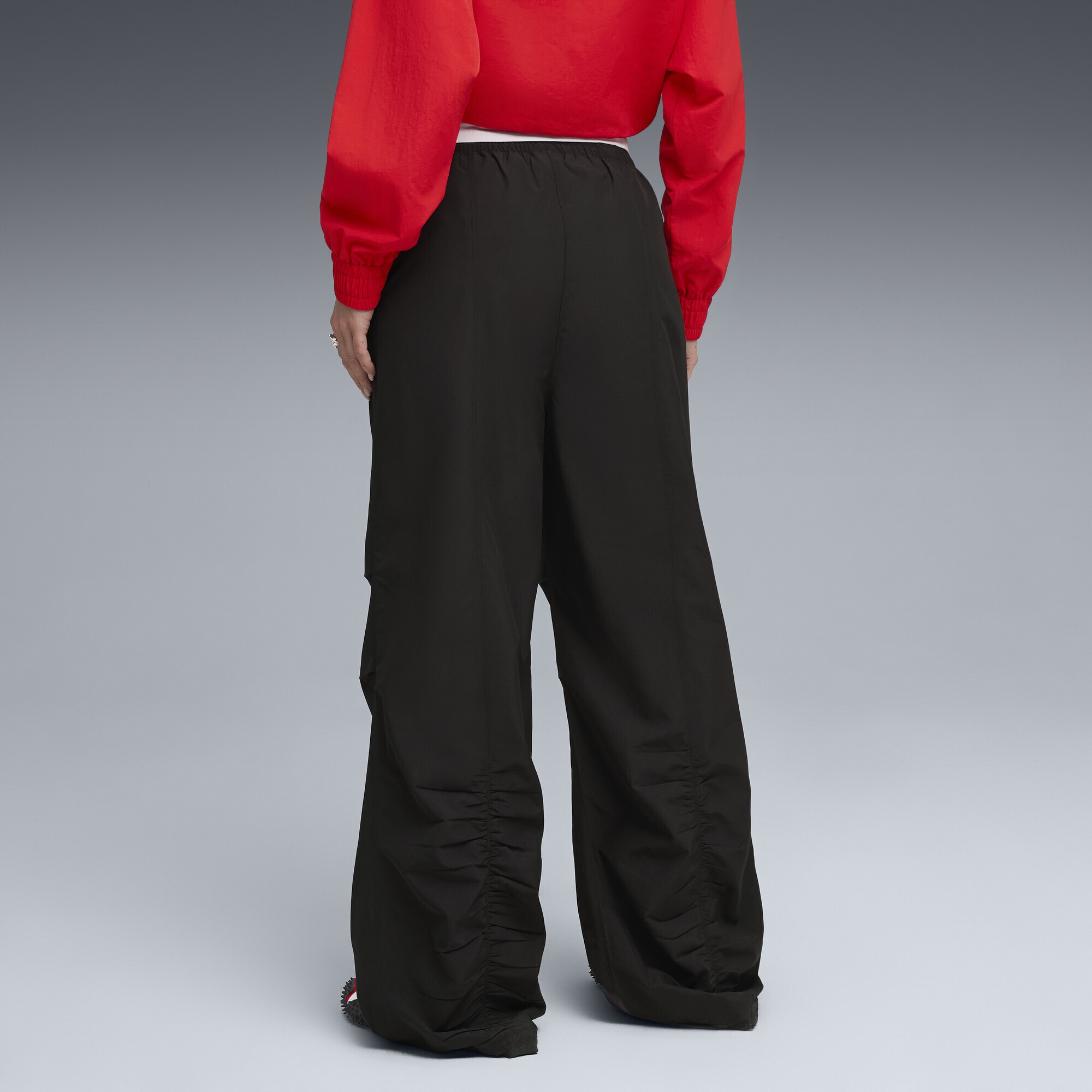 PUMA Sporthose »Wardrobe Essentials Gewebte Parachute-Hose Damen«
