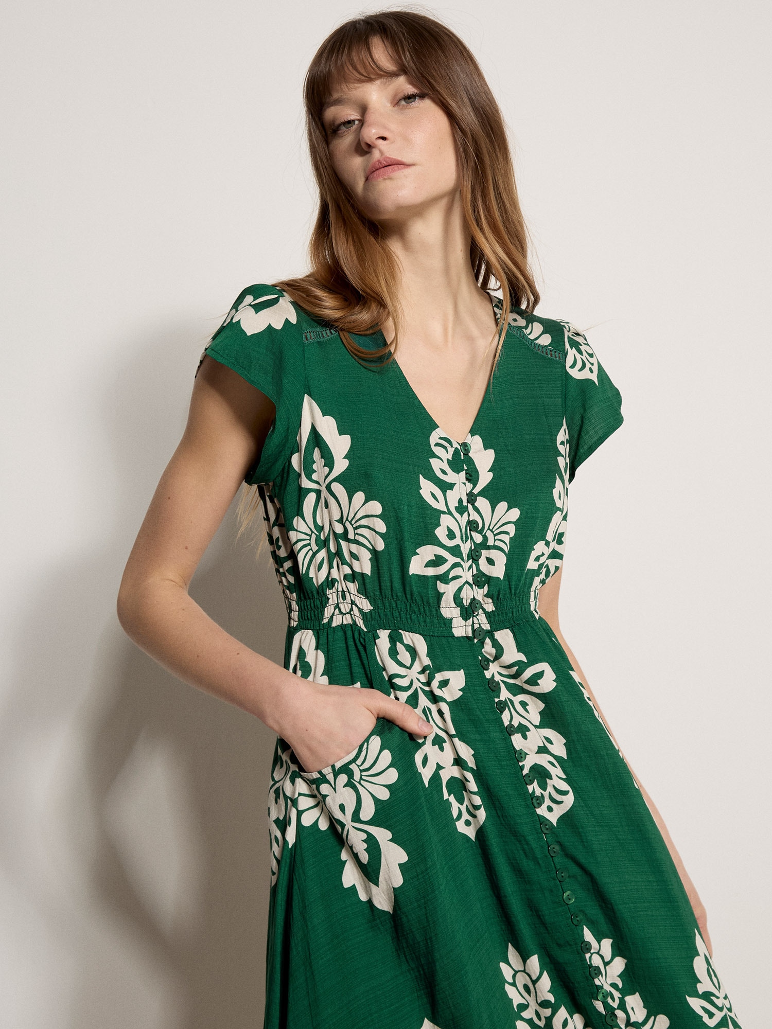 Apricot Midikleid »Midi-Kleid mit Folk-Blumenmuster« mit Stickerei