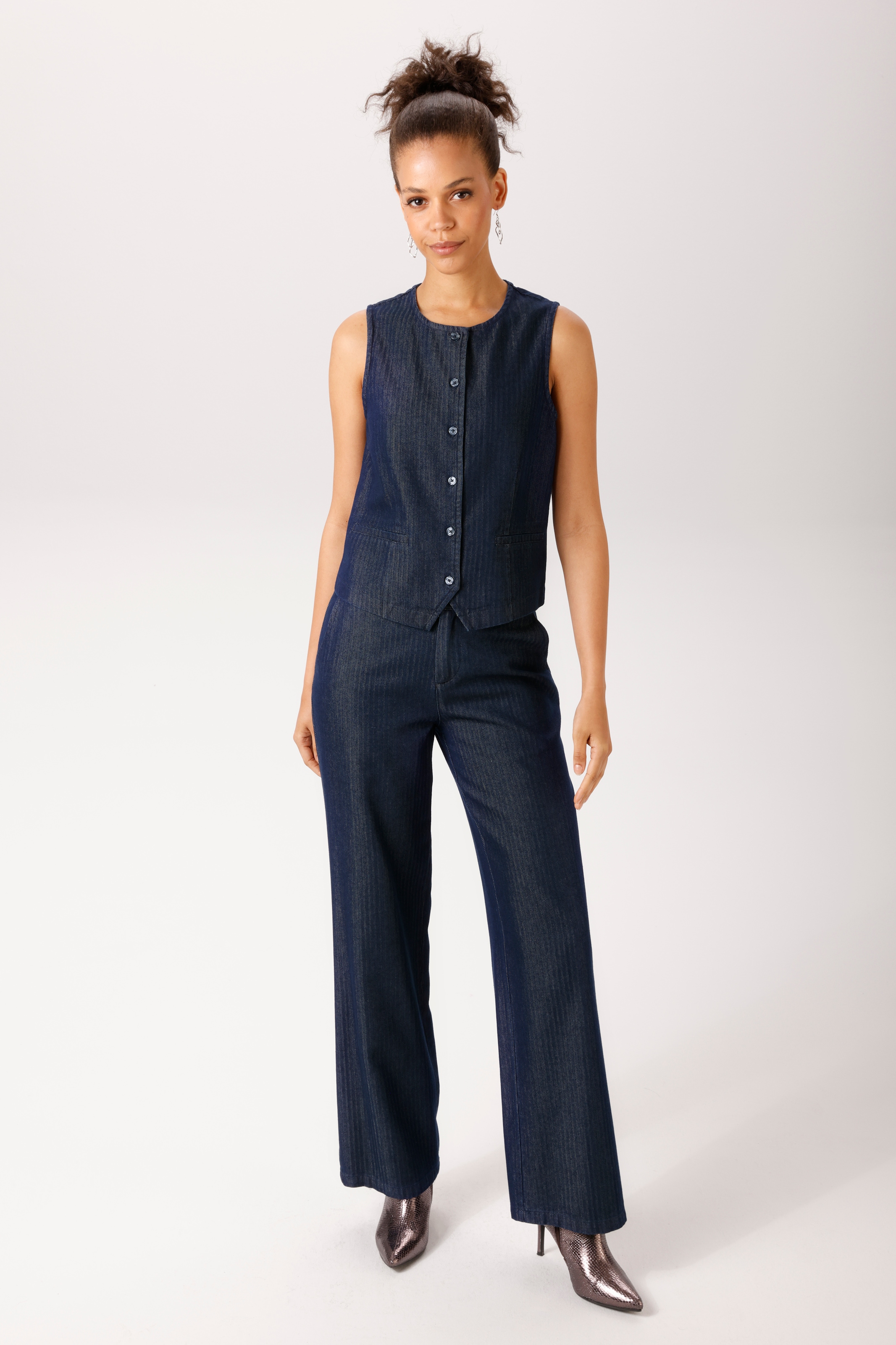 Aniston CASUAL Straight-Jeans aus strukturiertem, weichen Denim - NEUE KOLLEKTION