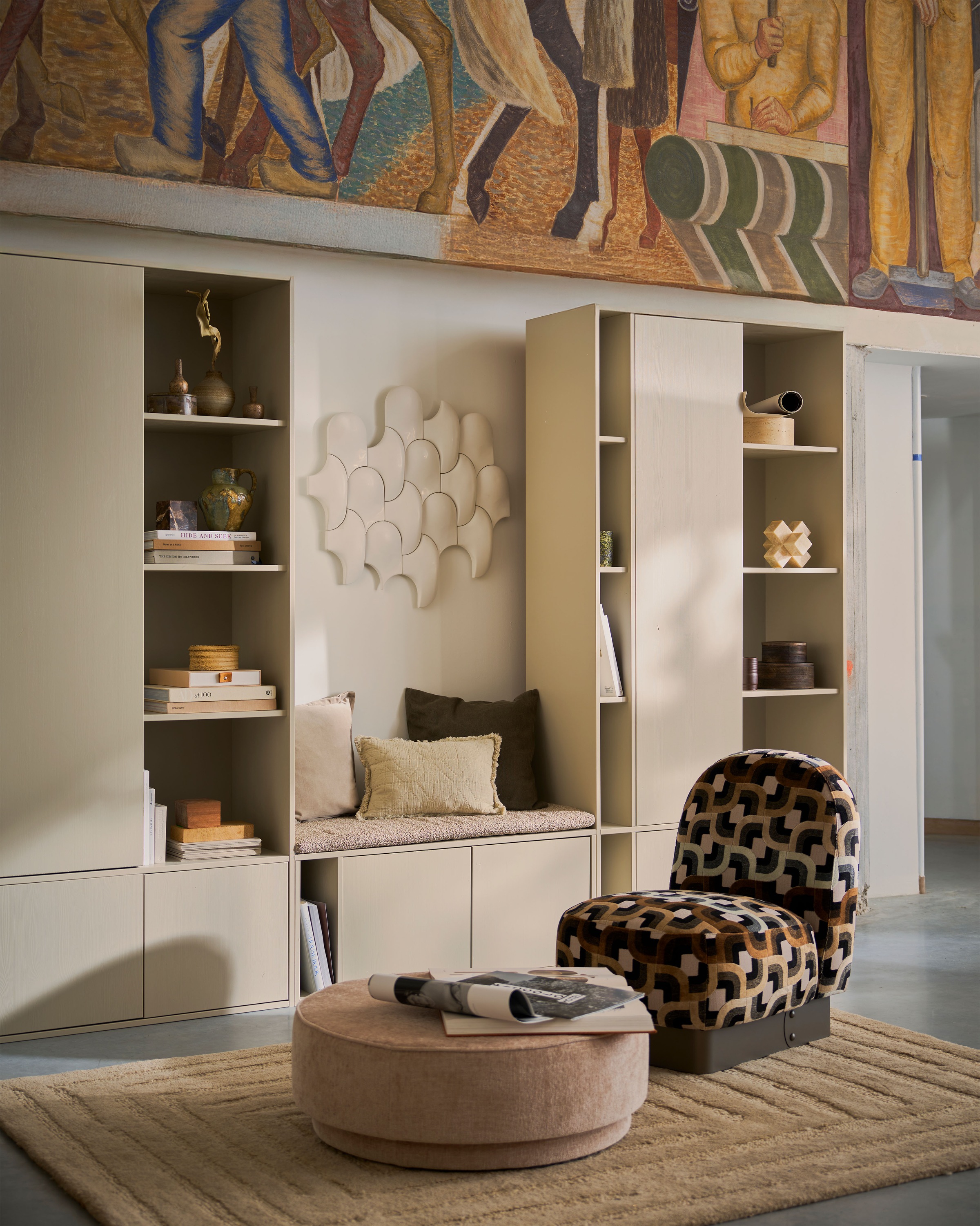 WOOOD Sitzbank "SETTLE DOWN Lowboard mit Kissen, HIFI-Kommode" mit Kabeldur günstig online kaufen