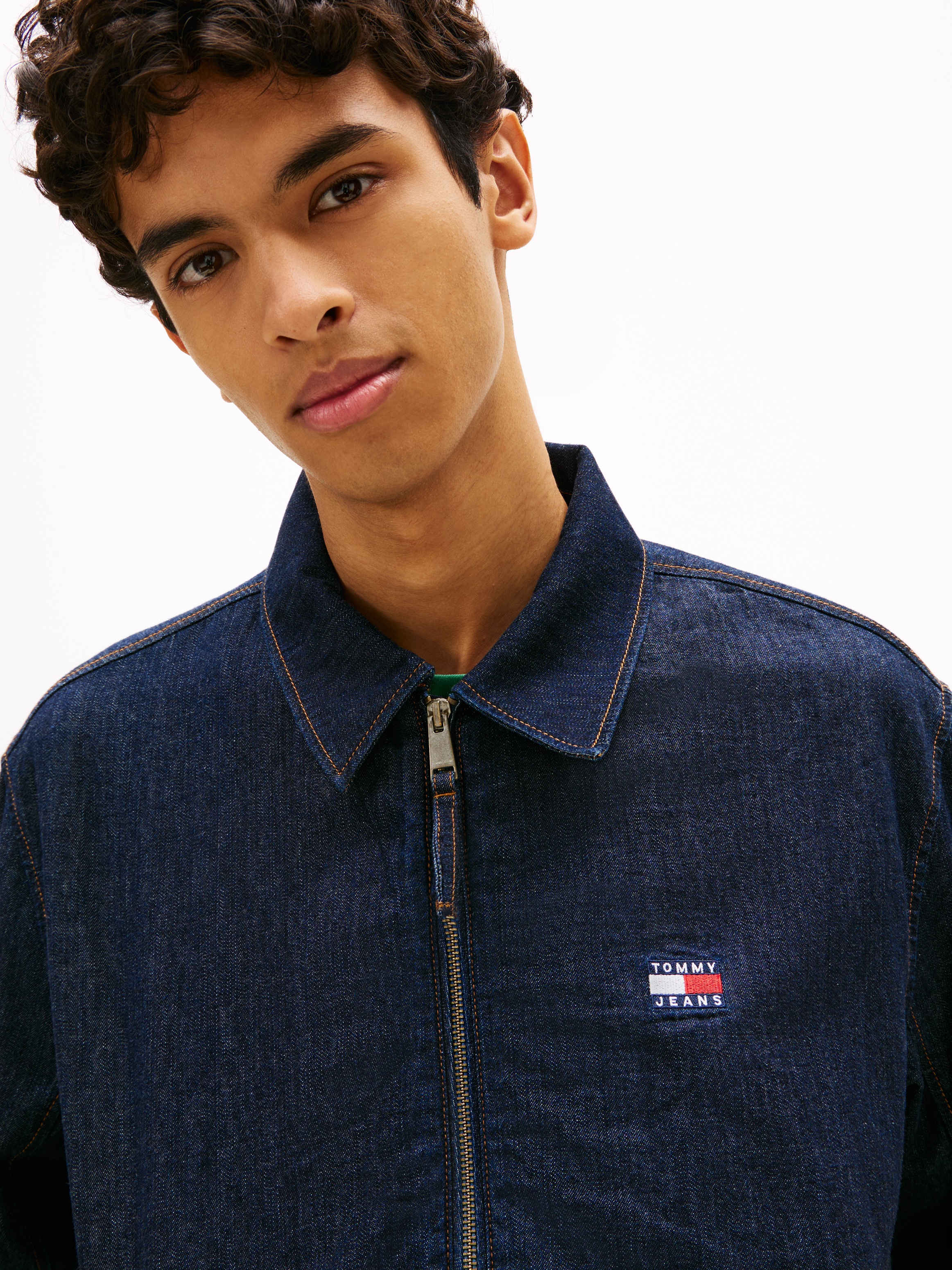 Thumbnail - Tommy Jeans Jeansjacke "CHAMBRAY HARRINGTON" ohne Kapuze Regular fit mit Klappentaschen