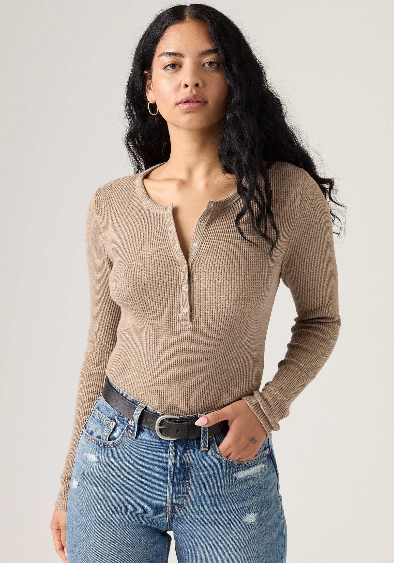 Levi's® Langarmshirt »DRY GOODS HENLEY«, Mit Waffelstruktur- Muster
