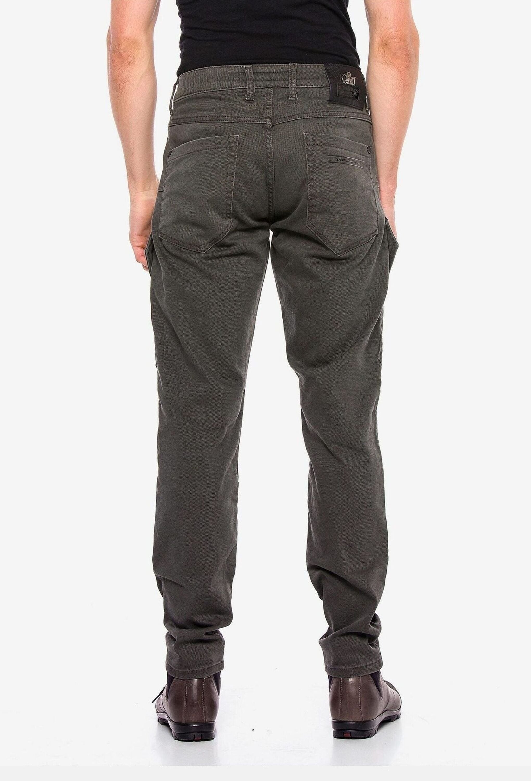 Cipo & Baxx Cargojeans »Cipo & Baxx Jeans« mit schrägen Cargotaschen, CD566