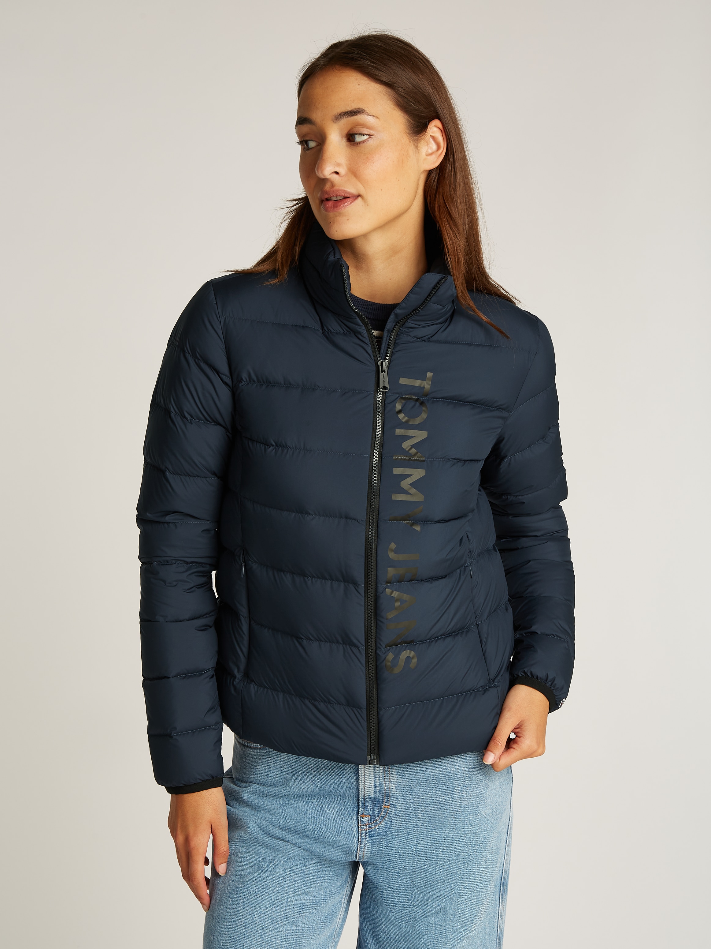 Tommy Jeans Steppjacke "TJW LT DOWN PRINTED PUFFER", mit Logoschriftzug günstig online kaufen