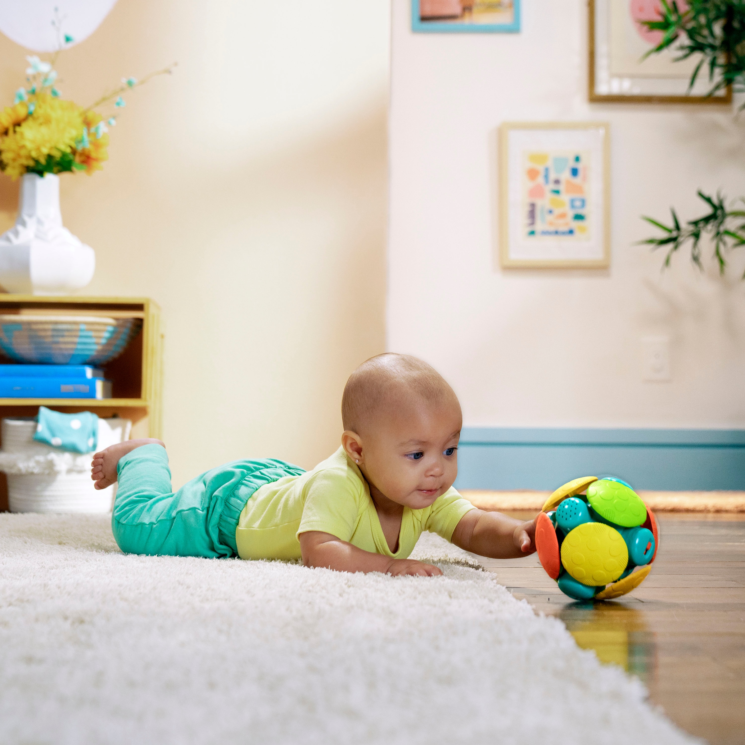 Bright Starts Greifspielzeug »Wobble Bobble™ Crawl & Chase Ball«