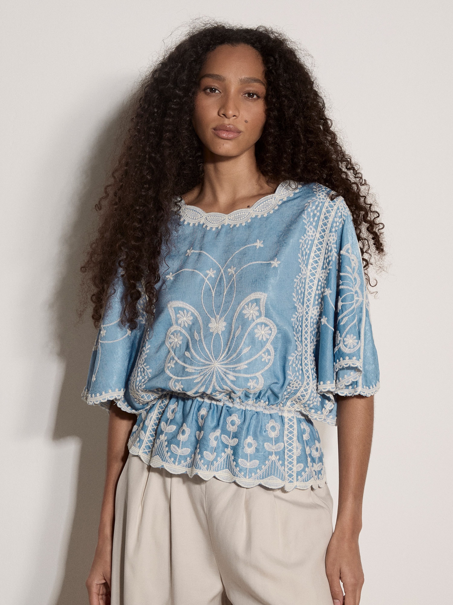 Apricot Klassische Bluse "Blusenbluse mit Blumenstickerei" Stickerei