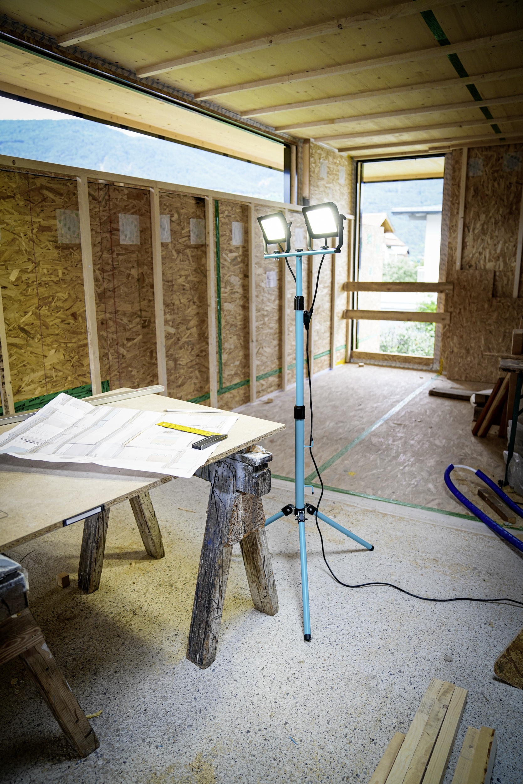 EGLO Deckenstrahler »AVELAR Strahler - Alu, Kunststoff - LED - 2X30W - IP65« LED-Modul 1 Stk. Neutralweiß LED Baustrahler, Arbeitsleuchte, Arbeitsscheinwerfer, L75xB68xH193,5cm