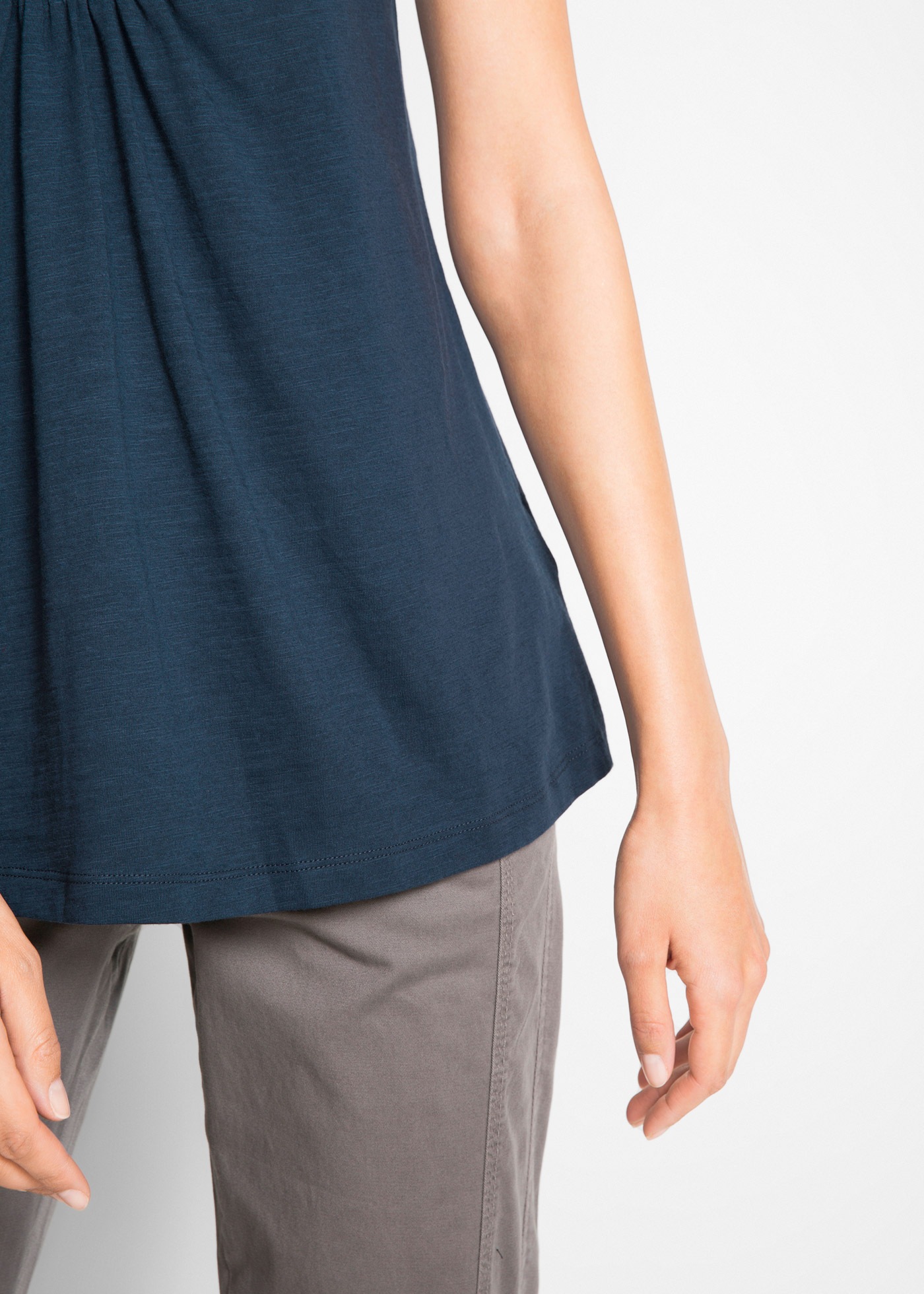 T-Shirt BONPRIX, Damen, Gr. 44/46 (L), blau (dunkelblau), Obermaterial: 100% Baumwolle, Shirts T-Shirt, leicht ausgestellte Passform, Rundhals-Ausschnitt mit Zierknopfleiste 3