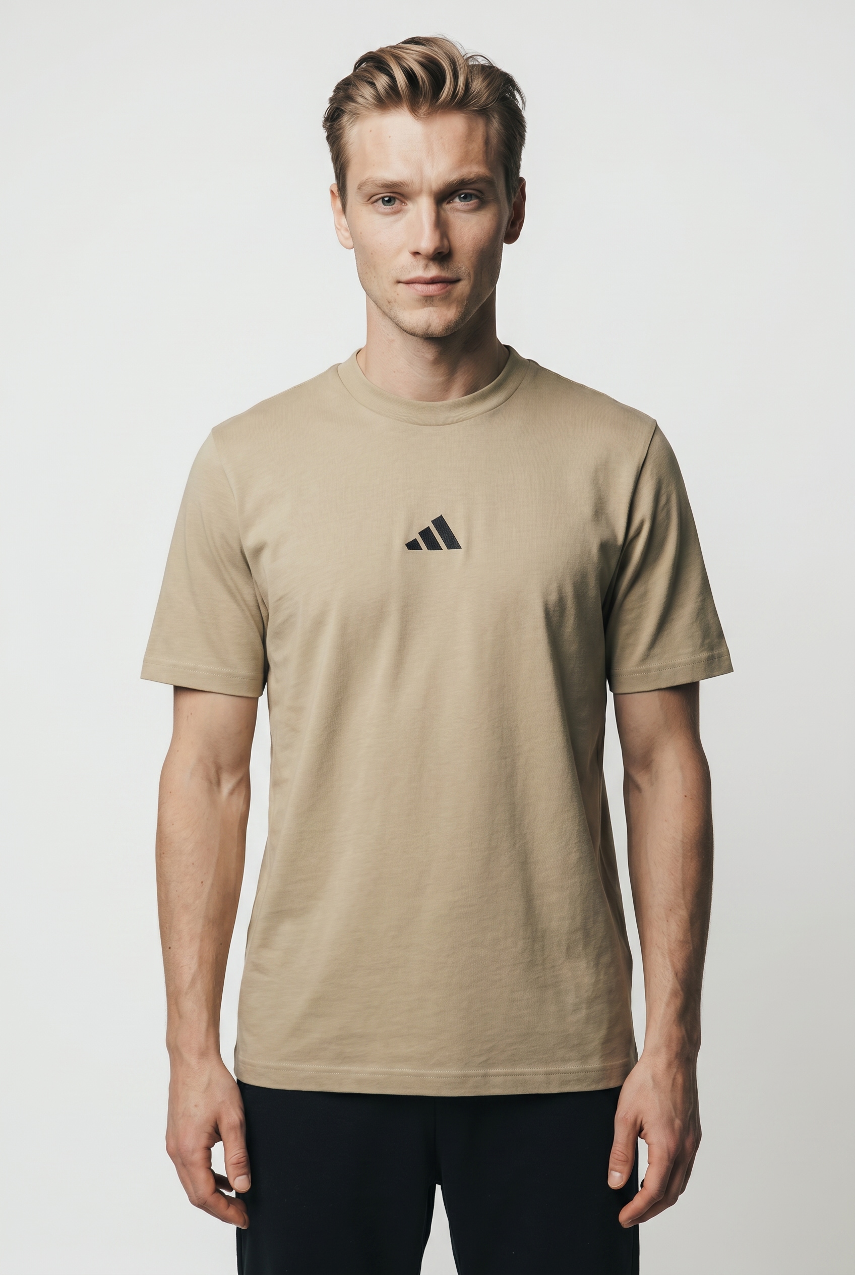 adidas Sportswear T-Shirt »ESSENTIALS SMALL LOGO SINGLE JERSEY« sportliches Kurzarmshirt, mit Rundhalsausschnitt, normale Länge