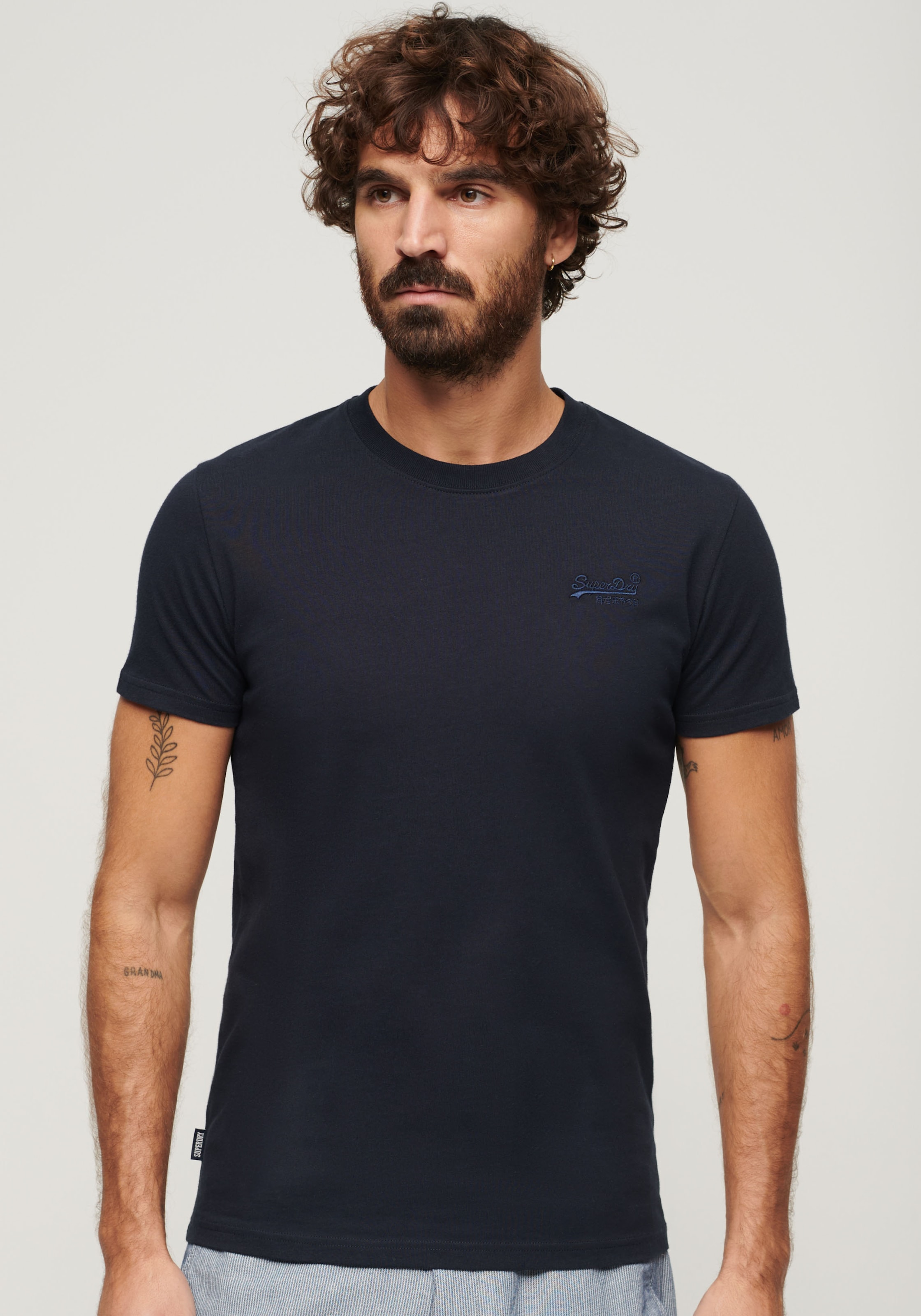 Superdry Rundhalsshirt "Vintage Logo Emb Te" schmale Passform, aus Baumwolle und Single Jersey, mit Stickerei