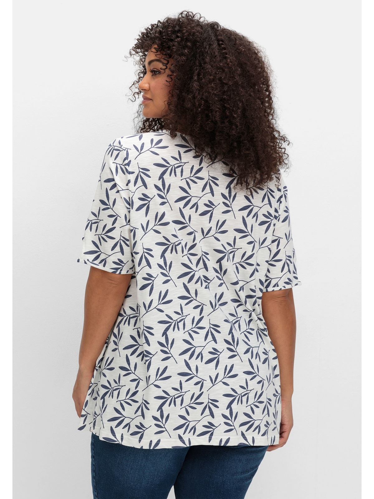 Sheego T-Shirt »Große Größen«, mit Blätterprint und Perlen-Detail