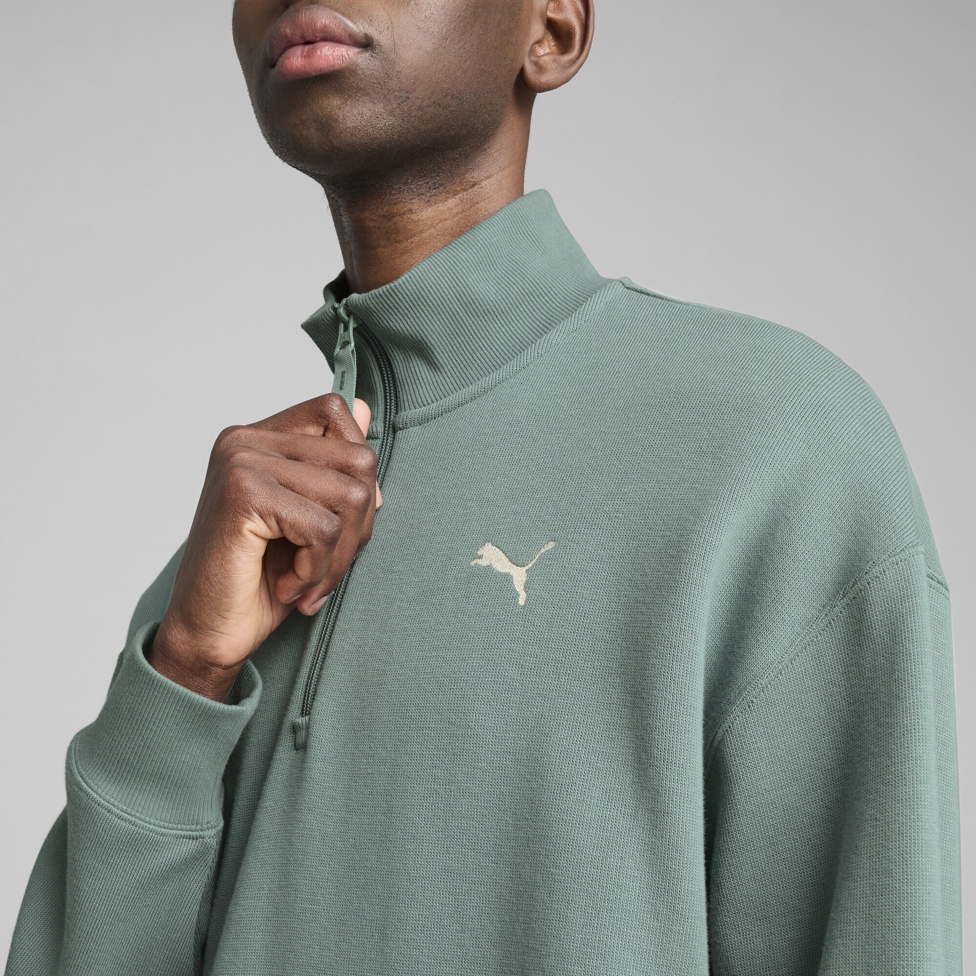 PUMA Sweatshirt »WARDROBE ESS Relaxed Rundhalsshirt mit halblangem Reißverschluss«