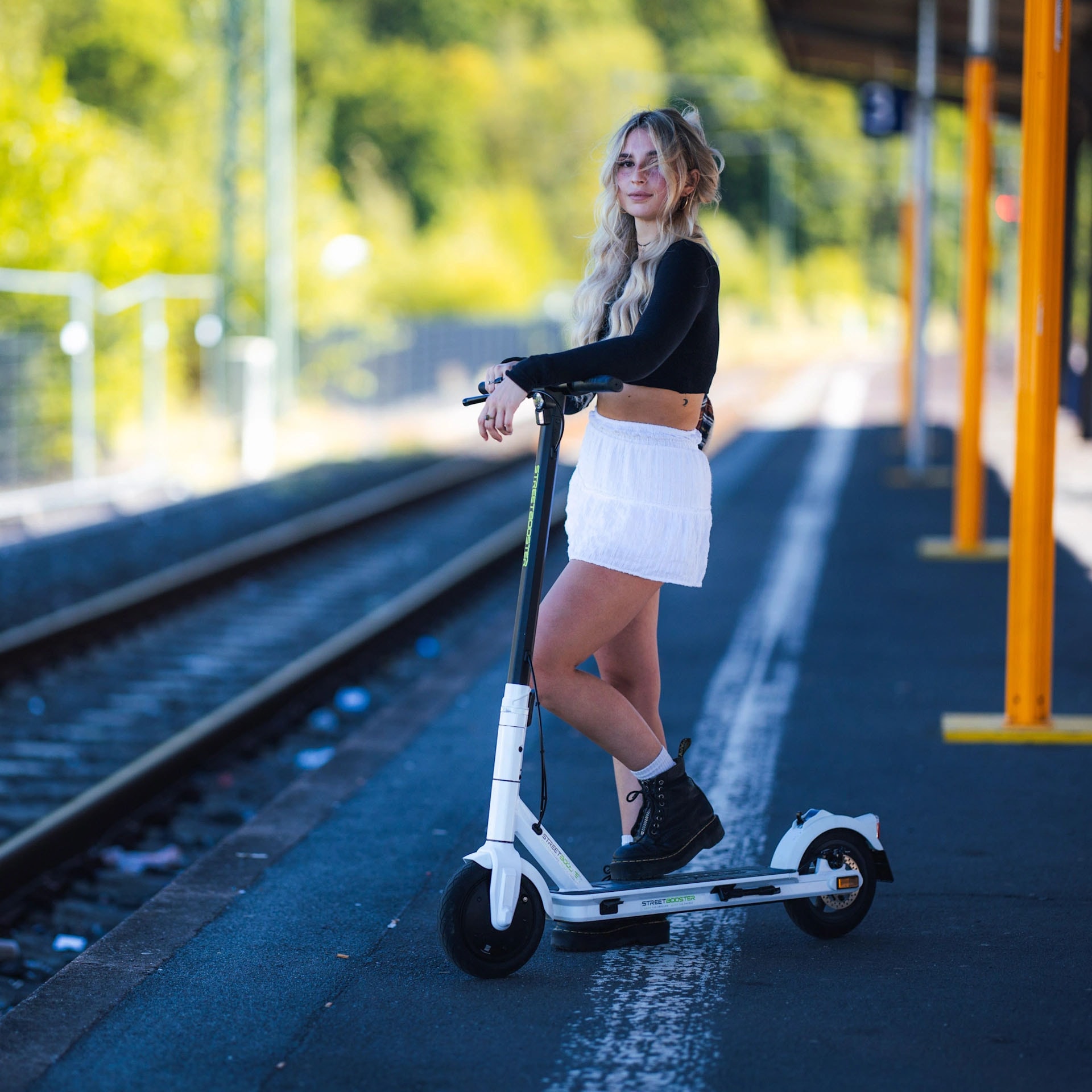 STREETBOOSTER E-Scooter »One«, 20 km/h, 35 km, mit Straßenzulassung, bis zu 35 km Reichweite