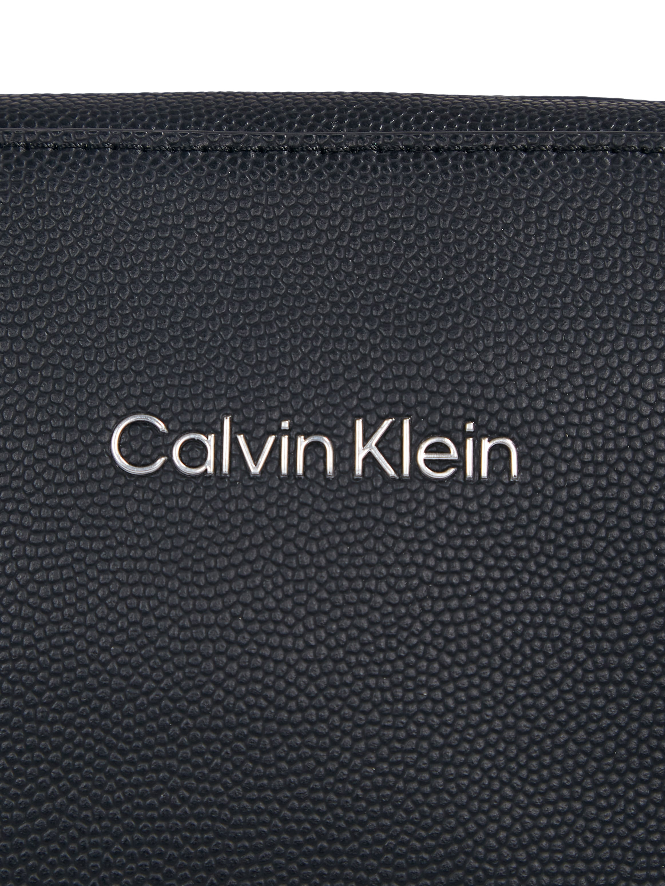 Calvin Klein Umhängetasche »CK MUST FLATPACK«, Crossbody Bag, Schultertasche mit kleinem Logoschriftzug