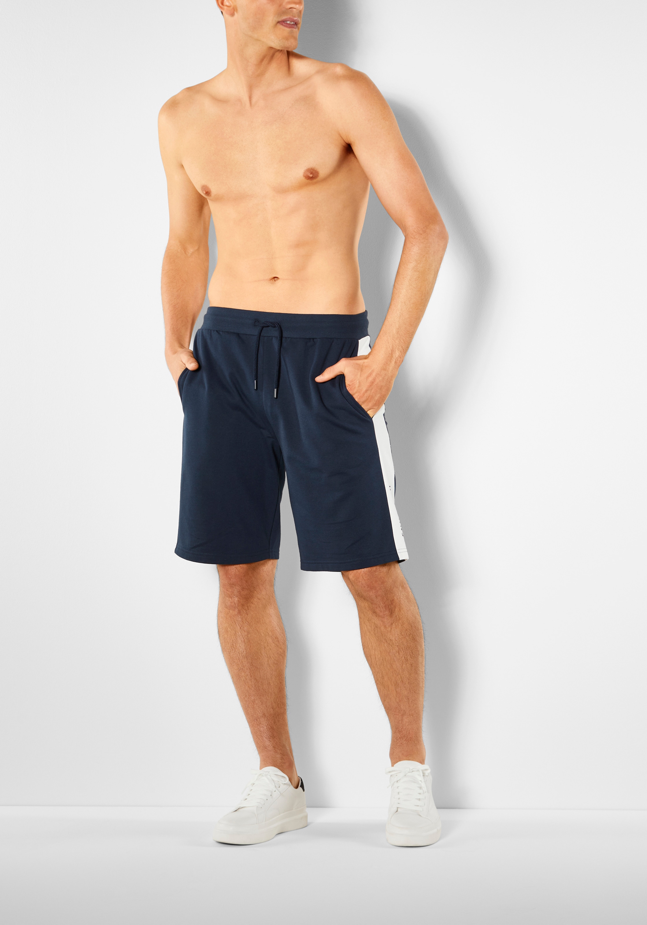 H.I.S Sweatshorts, seitlicher Streifen mit Logodruck