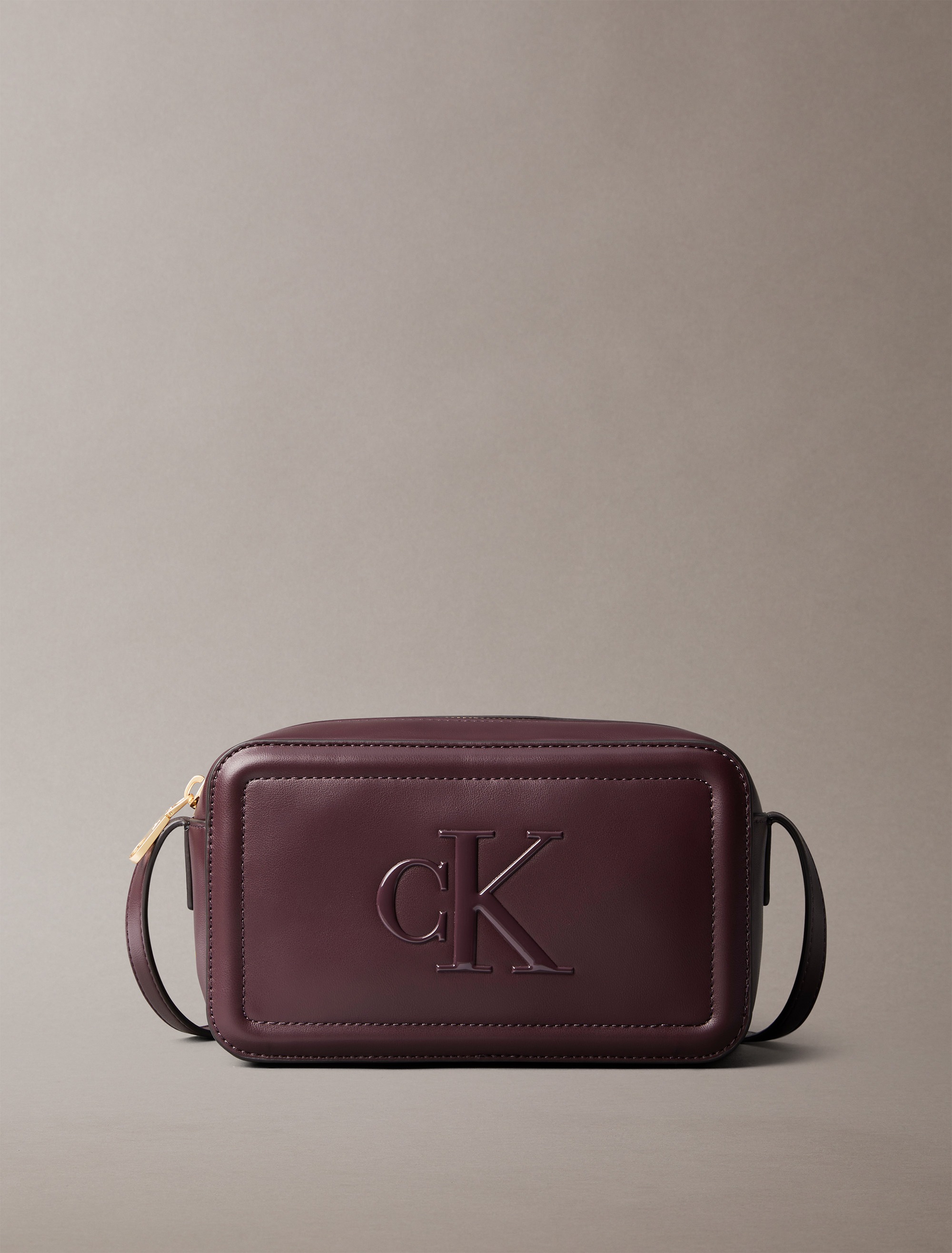 Calvin Klein Mini Bag »RAISED CK CAMERA BAG«, kleine Damen-Umhängetasche, Schultertasche, Kamerabag mit CK-Logo