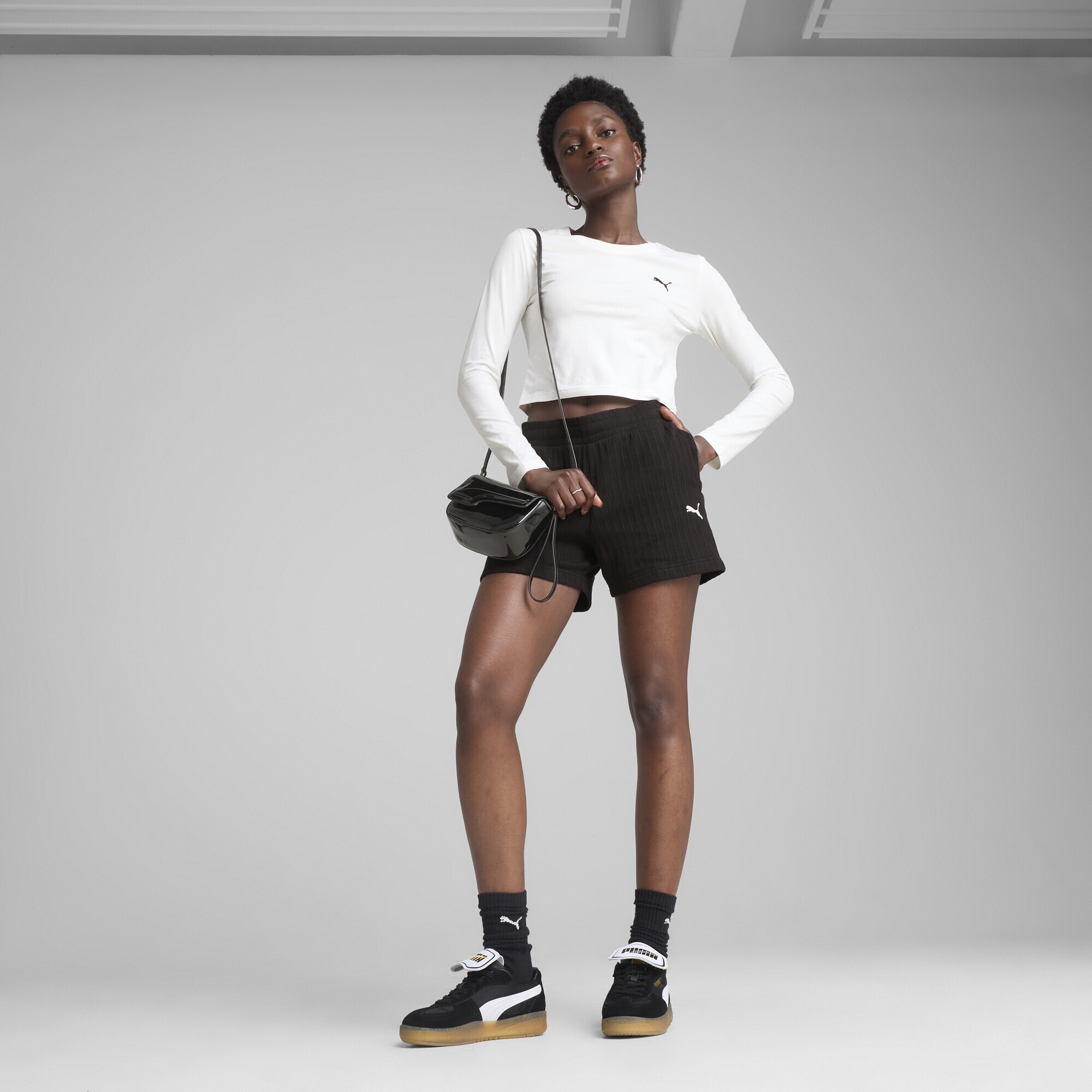 PUMA Sporthose »WARDROBE ESS 4" Pointelle-Shorts Damen«