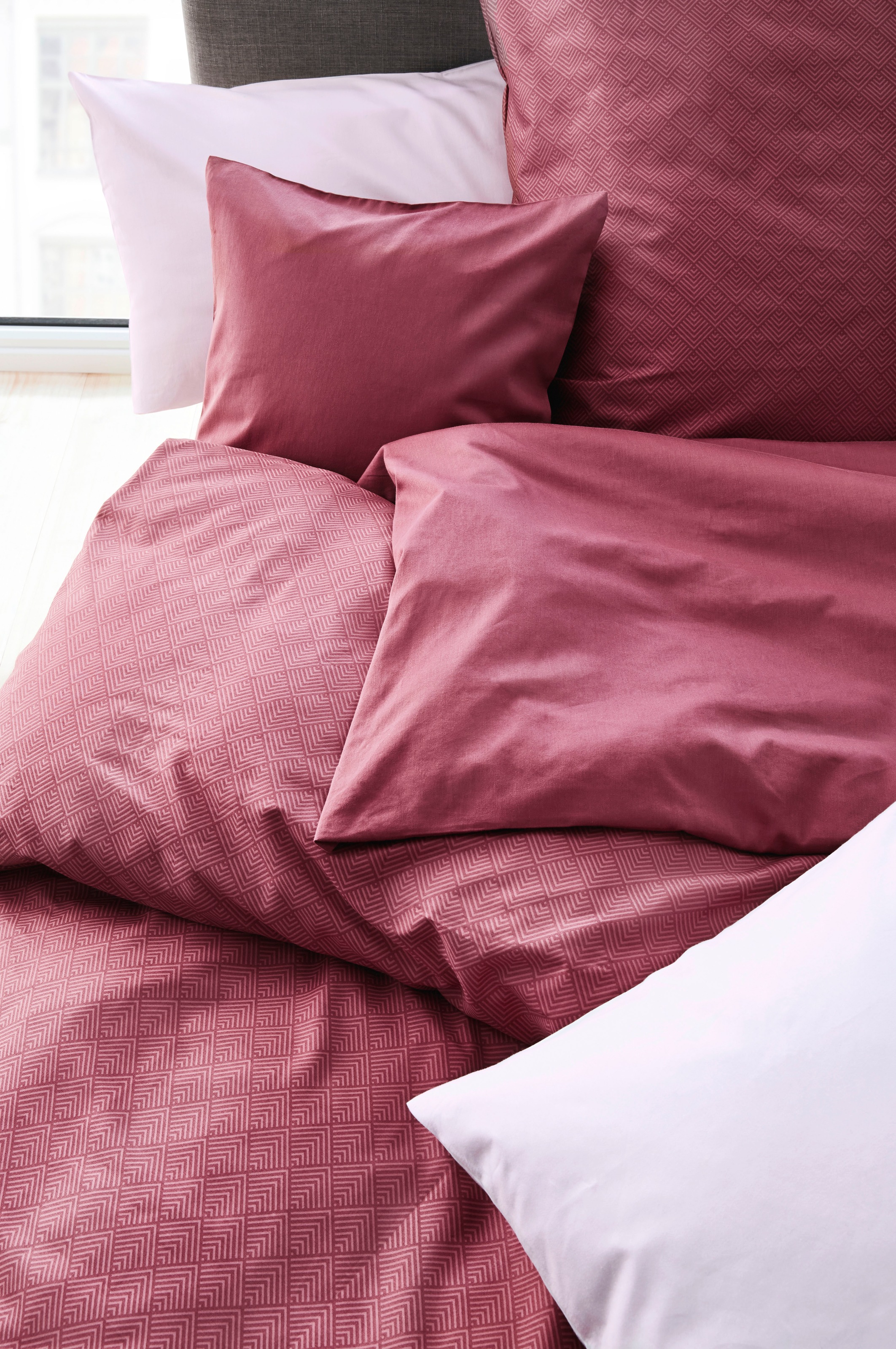 Primera Bettwäsche »Uni Luxus-Satin in Gr. 135x200, 155x220 oder 200x200 cm«, (2 tlg.), Bettwäsche aus Baumwolle, unifarbene Bettwäsche mit Reißverschluss