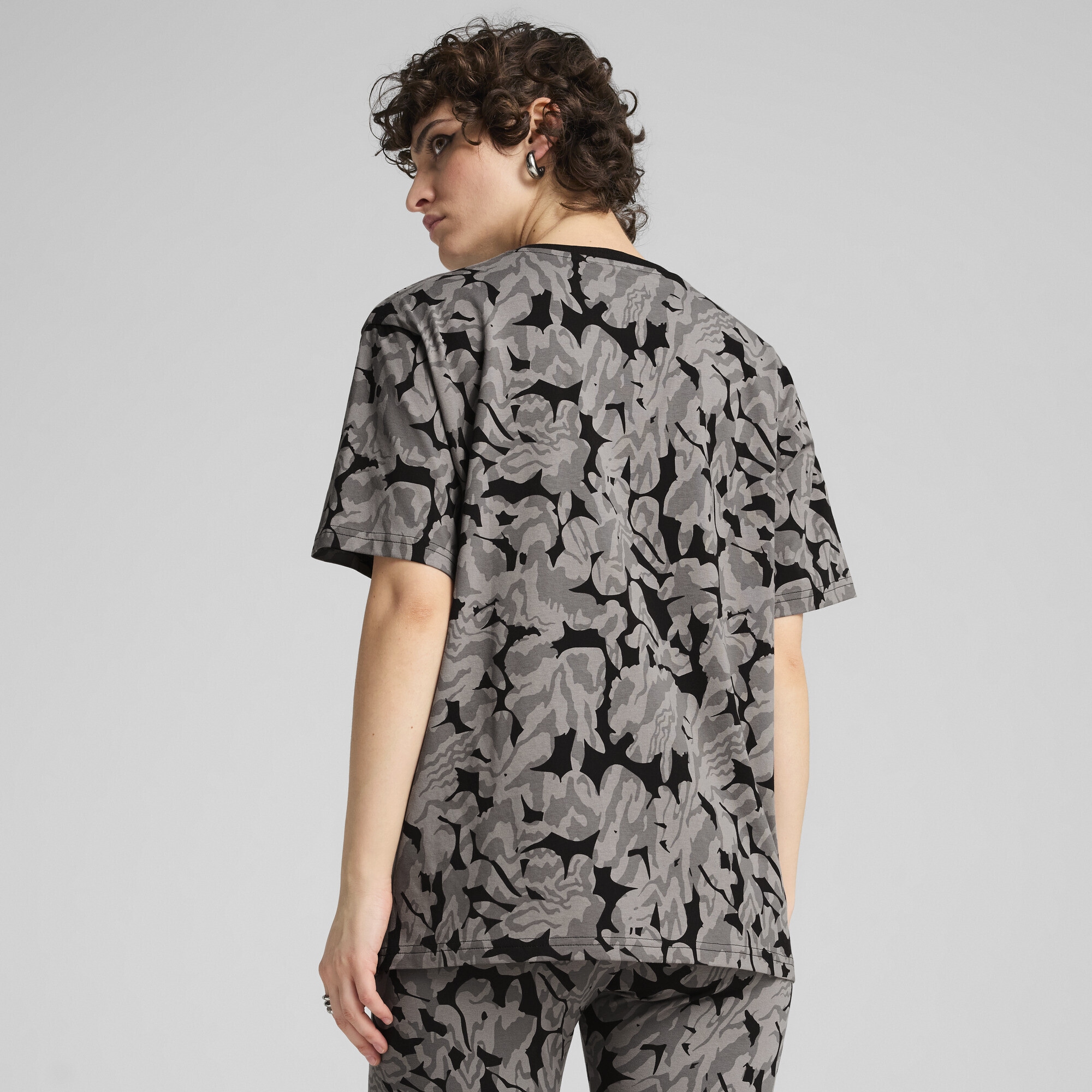 PUMA T-Shirt »ESS NATURE 2.0 Relaxed AOP T-Shirt Damen«