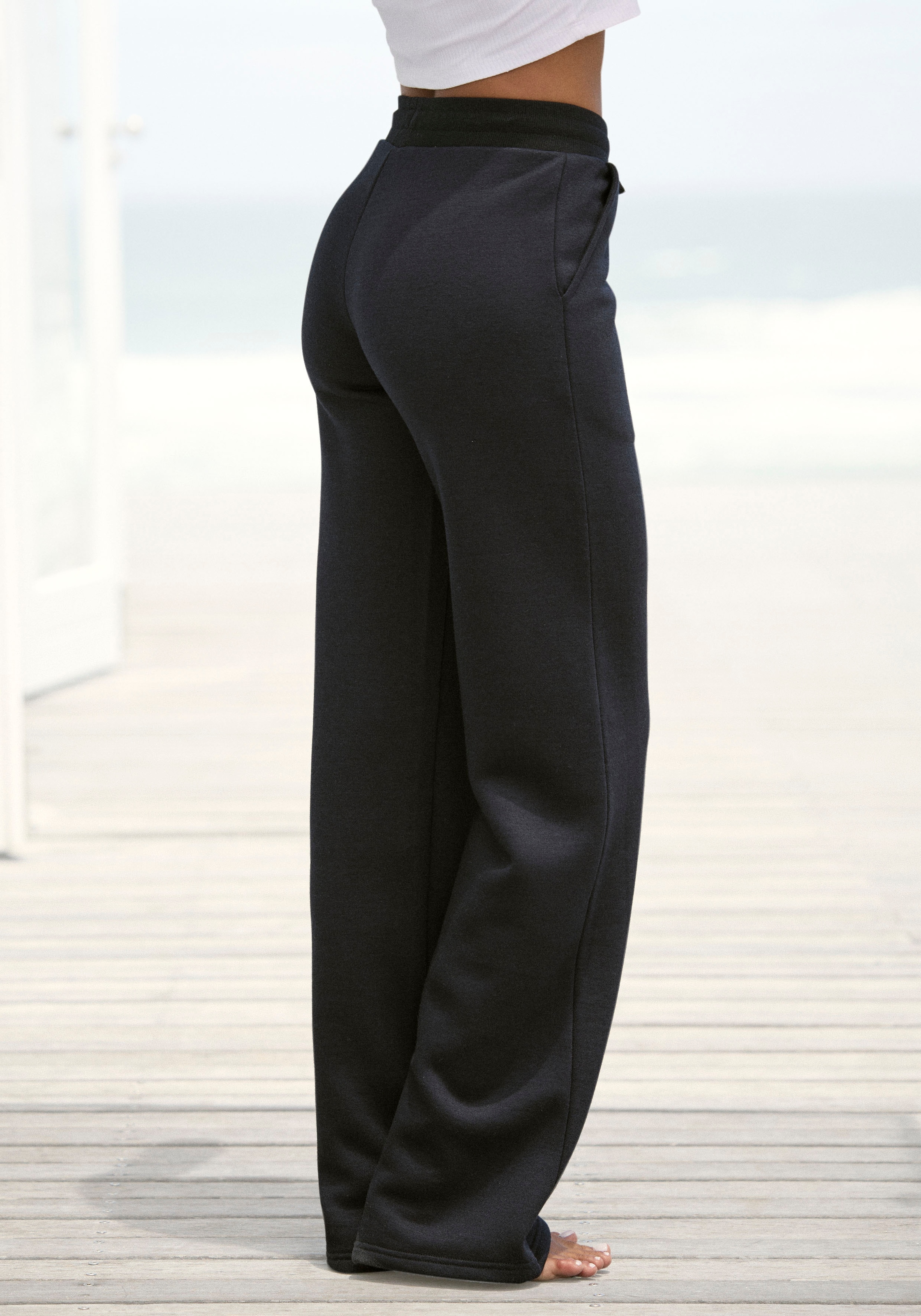 Vivance Relaxhose »-Loungehose«, mit aus ultraweicher Bein Sweatqualität für weitem | kaufen BAUR und