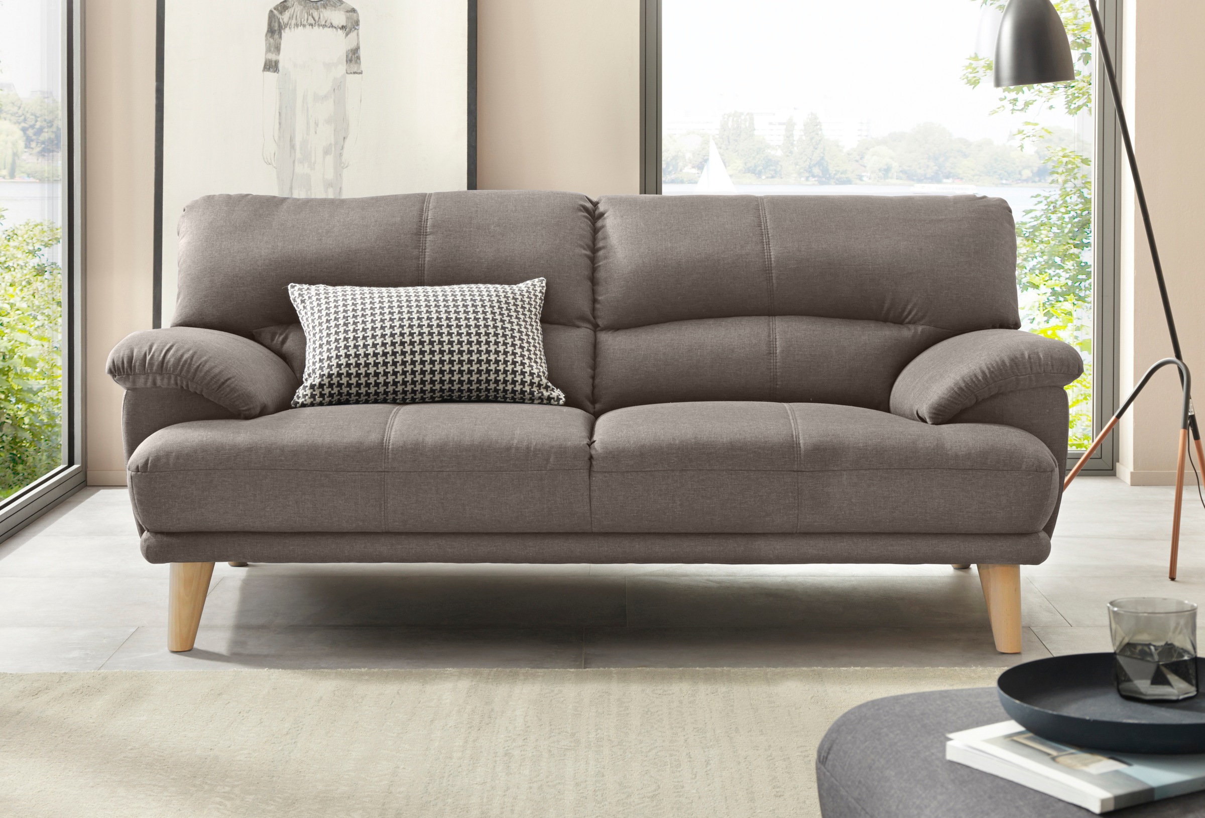 TRENDMANUFAKTUR 3-Sitzer »Cecilia, Sofa in italienischem Design«, mit tollem Sitzkomfort, extrabequeme Armlehnen, Holzfüße