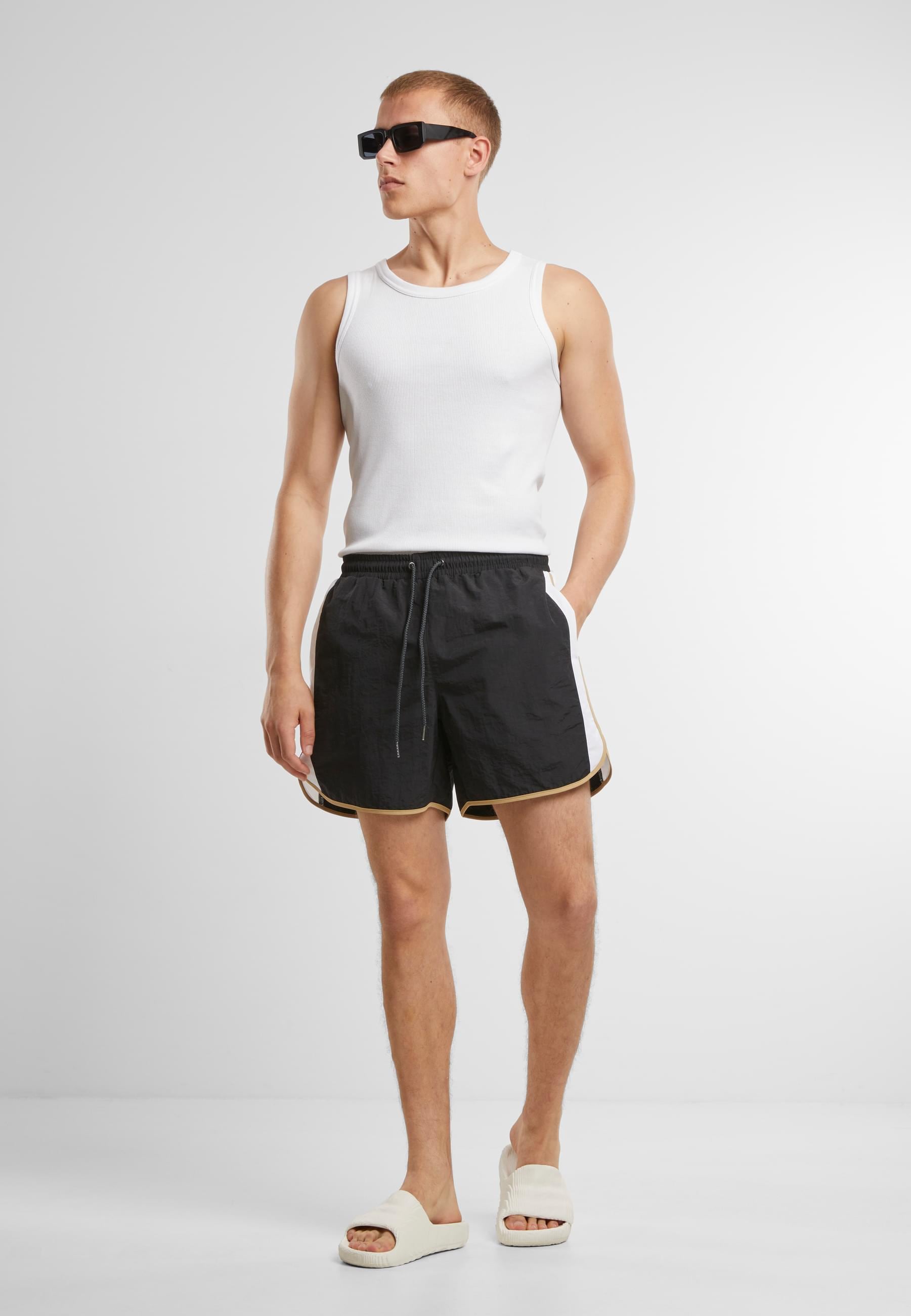 URBAN CLASSICS Badeshorts »Urban Classics Retro Look Swim Shorts«