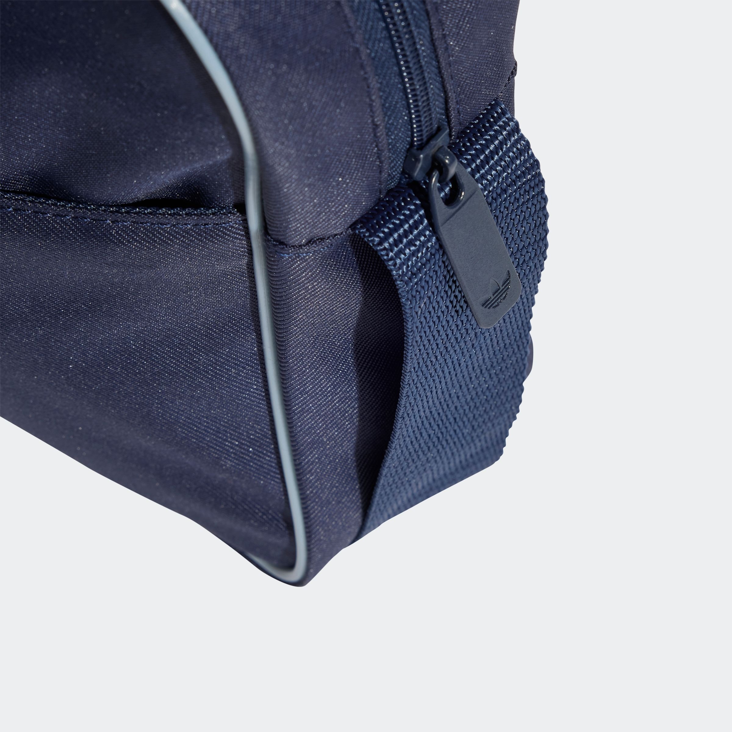adidas Originals Sporttasche »AC AIRLINER«, Schultertasche im Retrolook