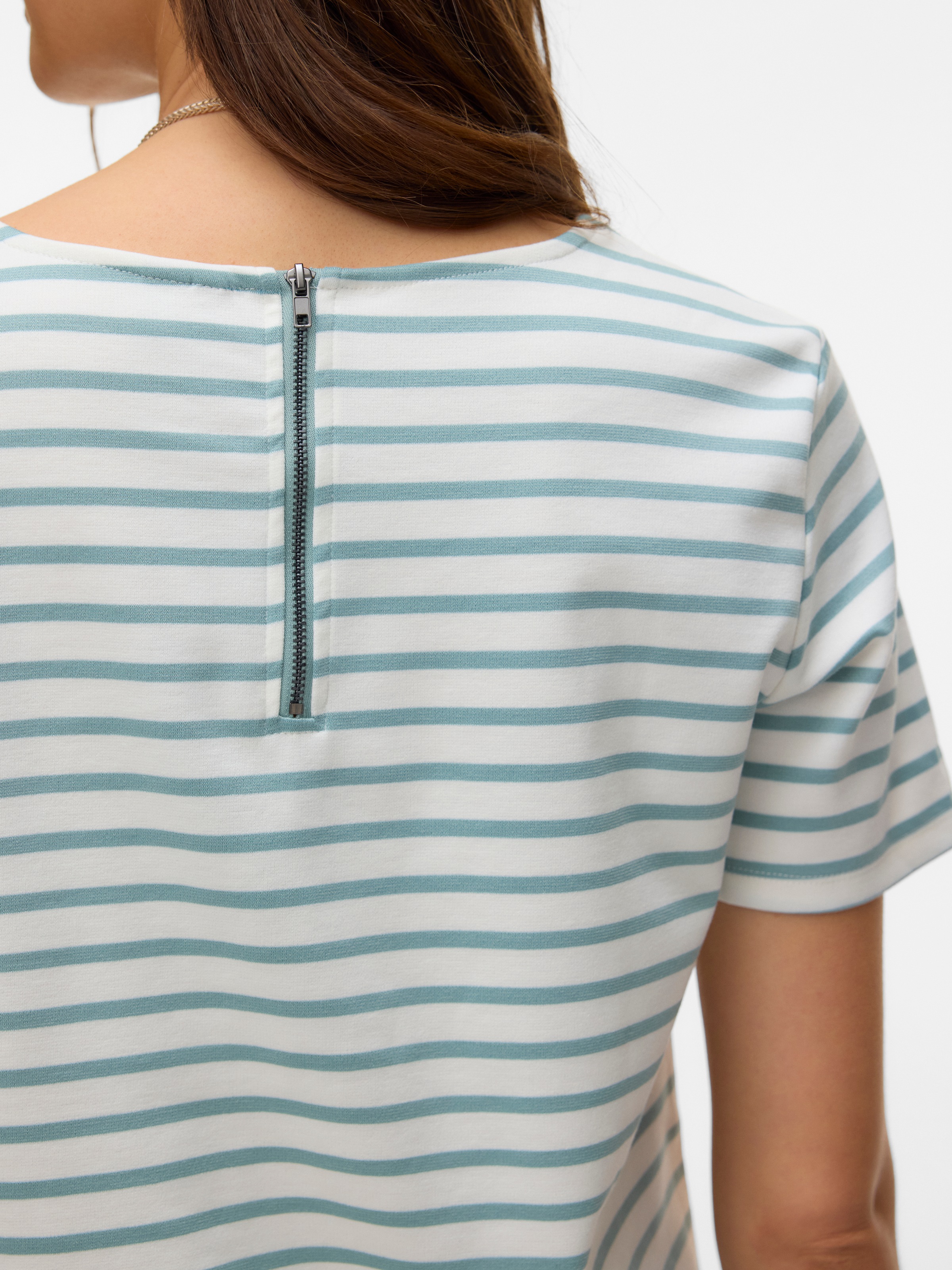 Vero Moda Rundhalsshirt »VMABBY SS ZIP TOP JRS NOOS« Materialmix, regular fit