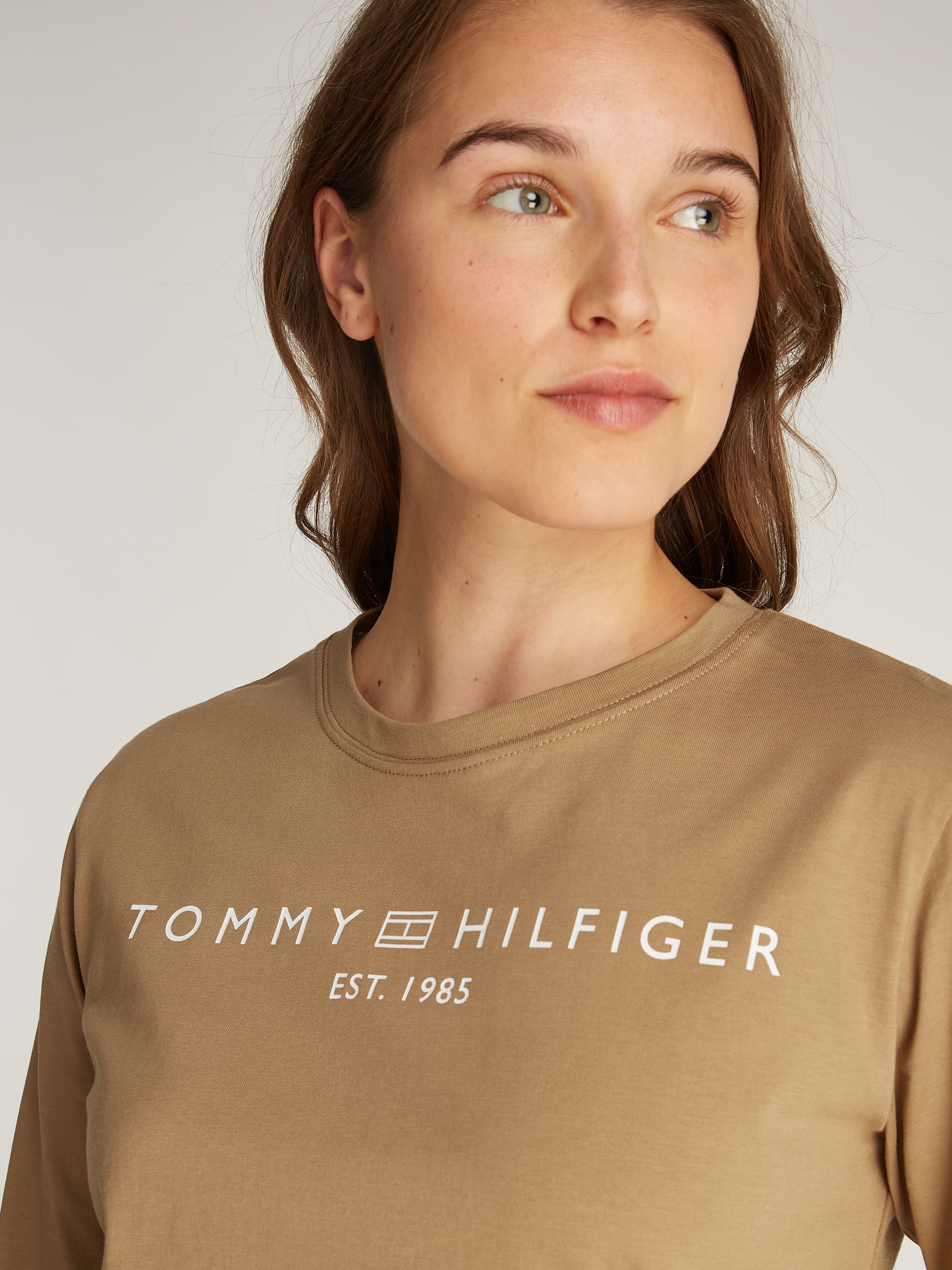 Tommy Hilfiger Langarmshirt »REG CORP LOGO C-NK LS«, mit Logoschriftzug