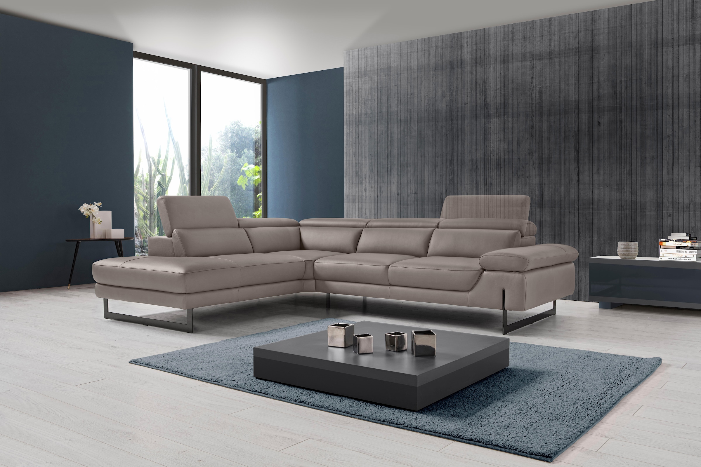 Egoitaliano Ecksofa "Queenie, extravagantes Sofa mit erstklassigem Sitzkomfort, L-Form" mit verstellbarer Armlehne und Kopfteilen für Wohlfühlkomfort