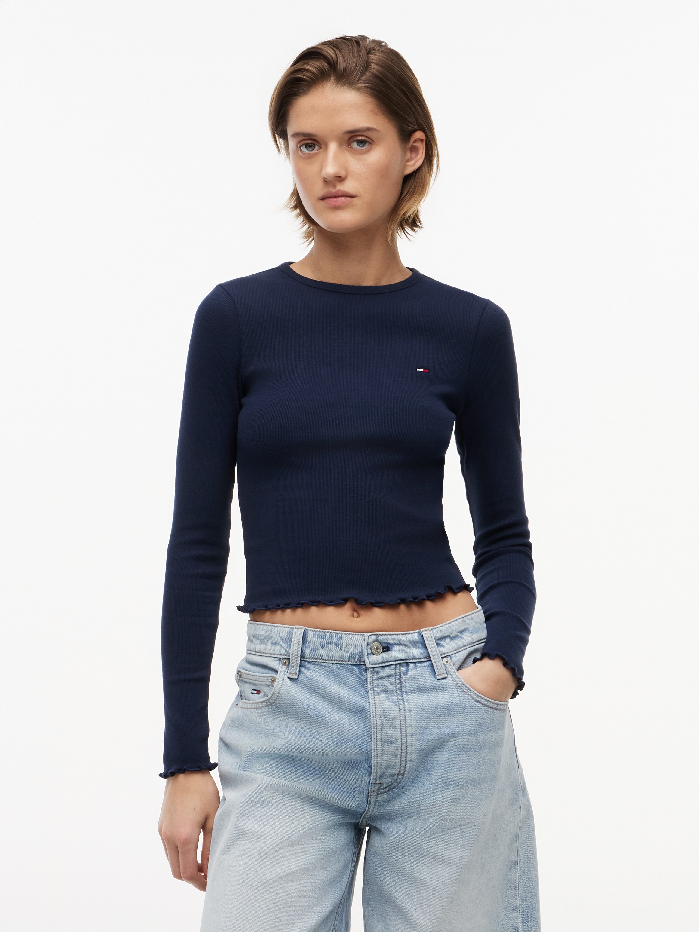 Tommy Jeans Langarmshirt "TJW SLIM SH LETTUCE EDGE RIB LS" mit gerippter Struktur, gewellter Saum