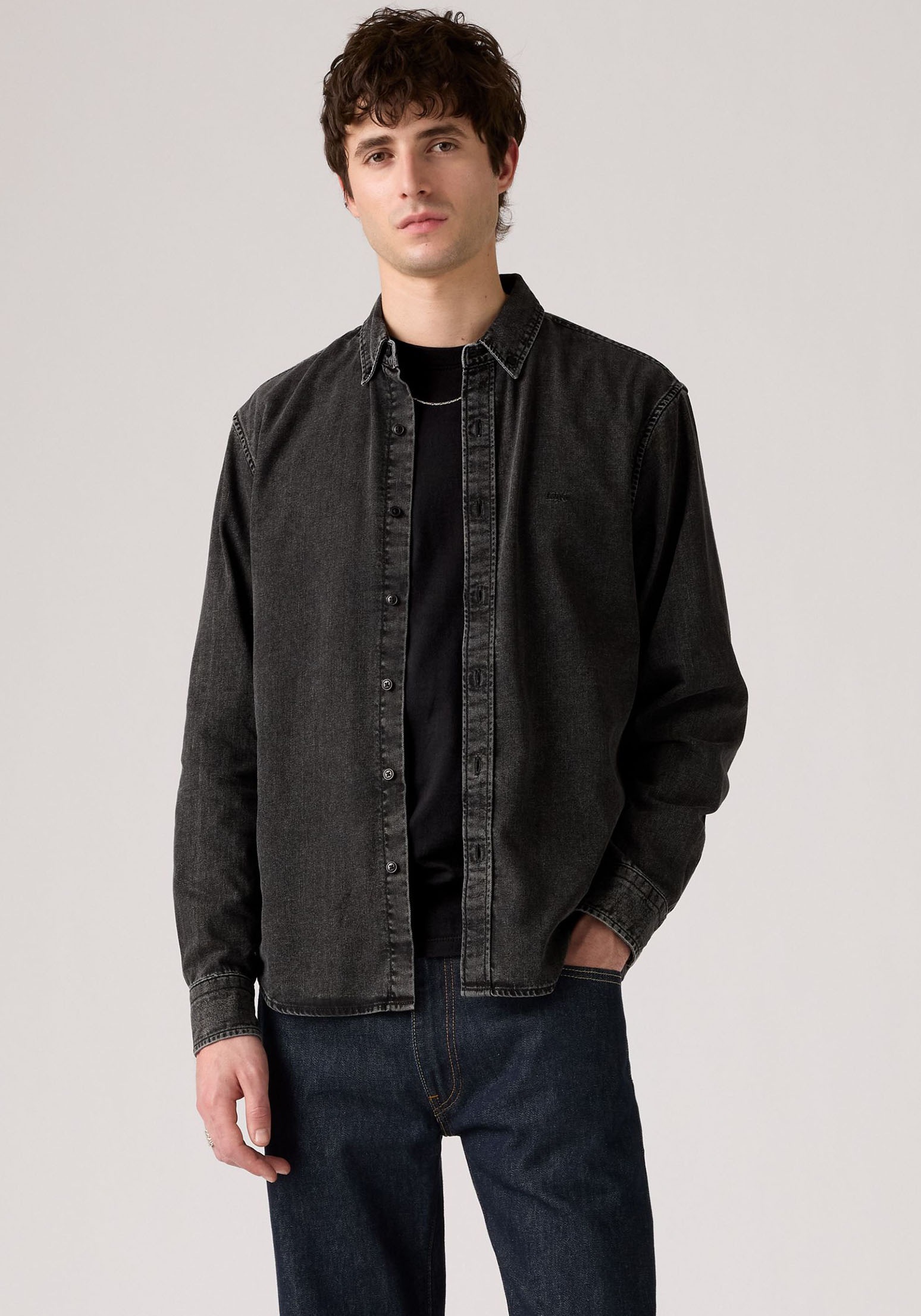 Levi's® Langarmhemd »AUTHENTIC BUTTON DOWN«, mit Ton-in-Ton Logostickerei auf der Brust
