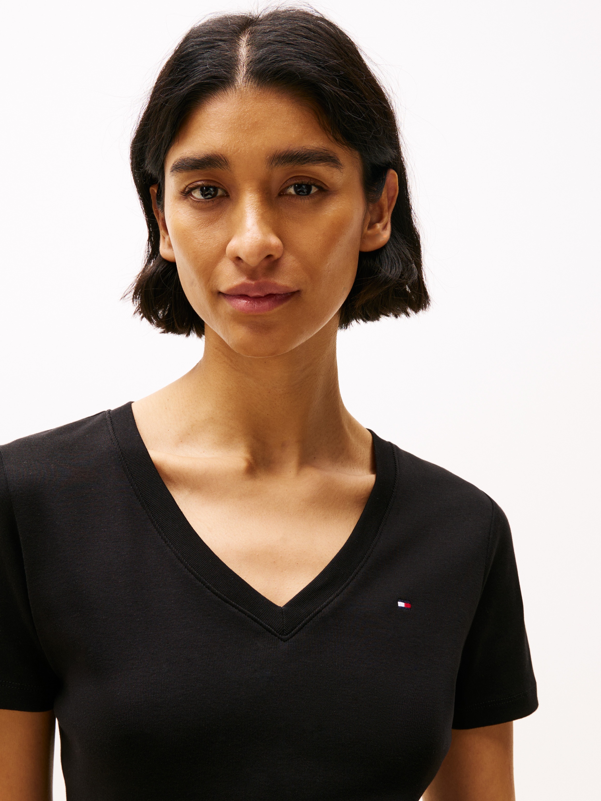 Tommy Hilfiger T-Shirt "SLIM CODY V-NK SS", mit Logostickerei günstig online kaufen