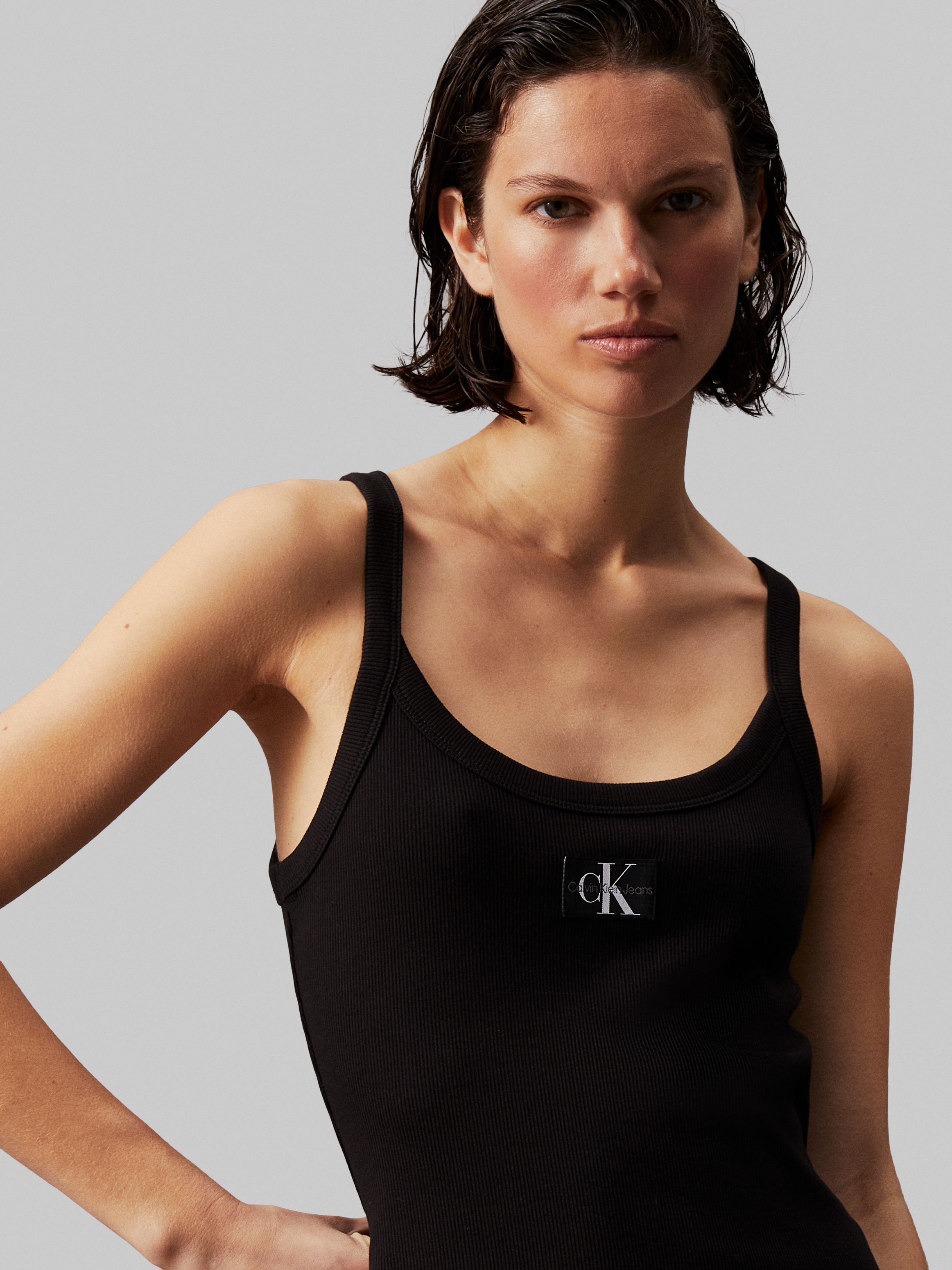 Calvin Klein Jeans Trägerkleid »WOVEN LABEL RIB TANK DRESS«, mit Logopatch