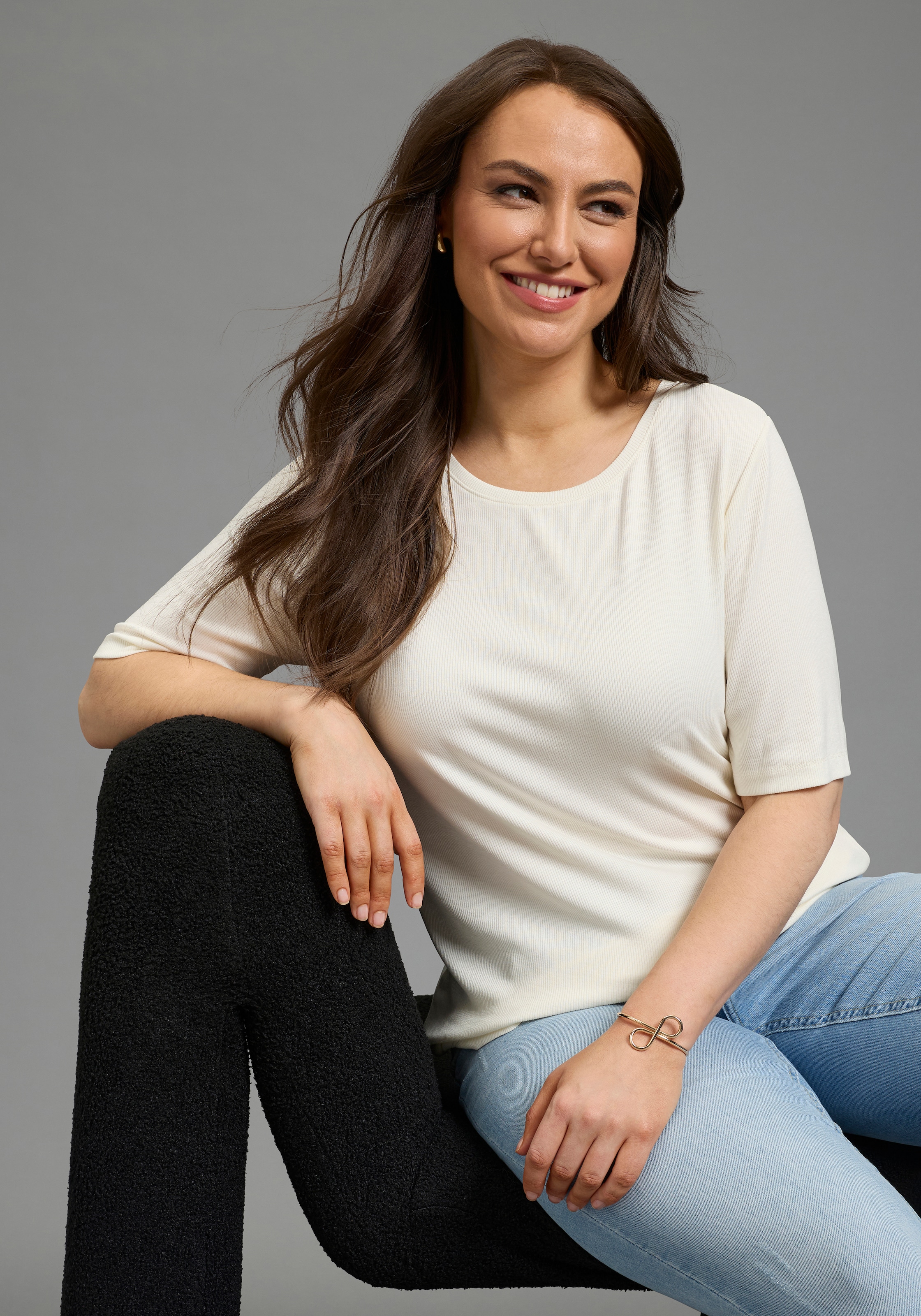 Laura Scott CURVE T-Shirt im Basic-Stil, mit Rundhalsausschnitt, aus elasti günstig online kaufen