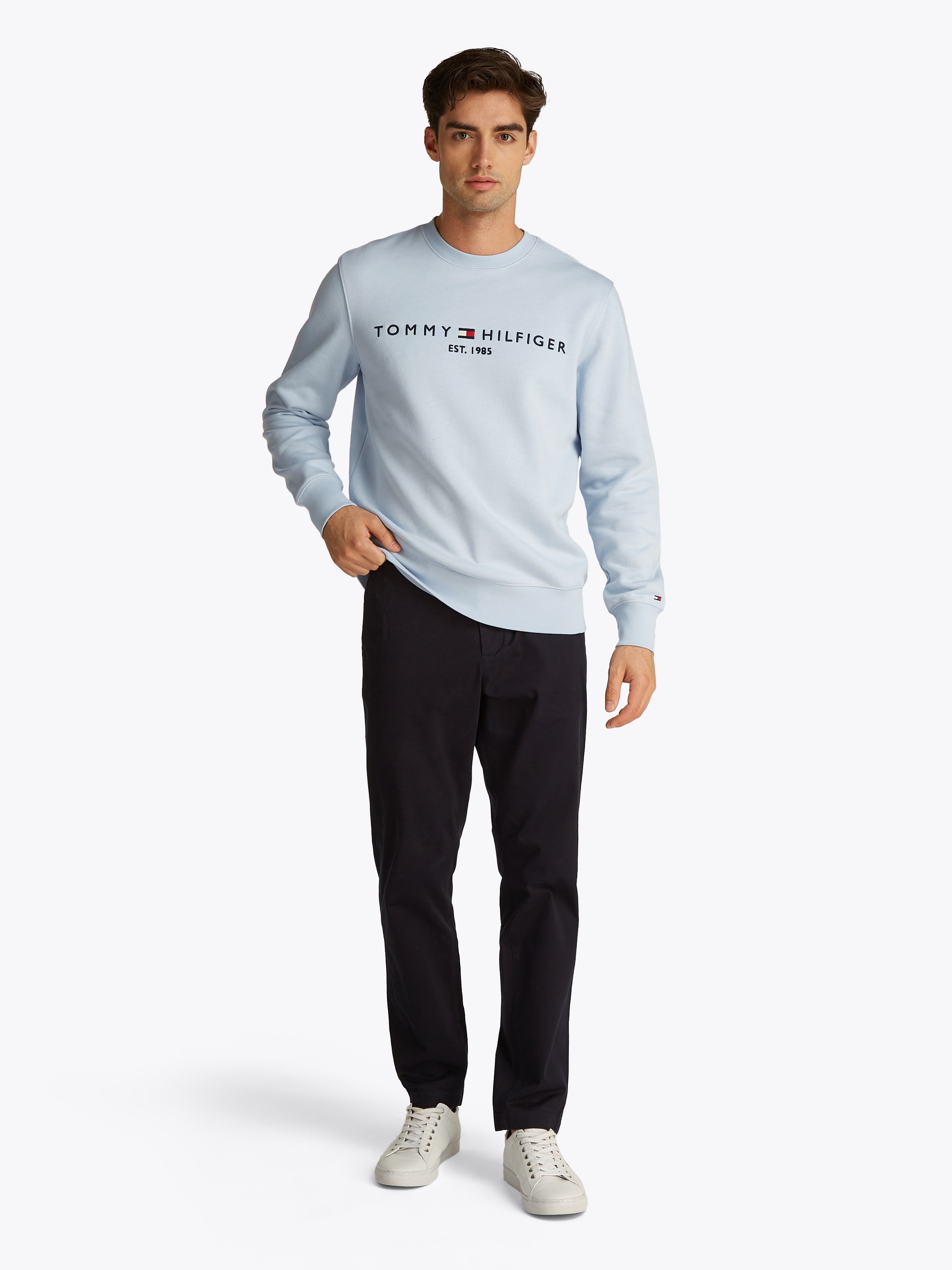 Tommy Hilfiger Sweatshirt »TOMMY LOGO SWEATSHIRT«, mit klassischem Rundhalsausschnitt