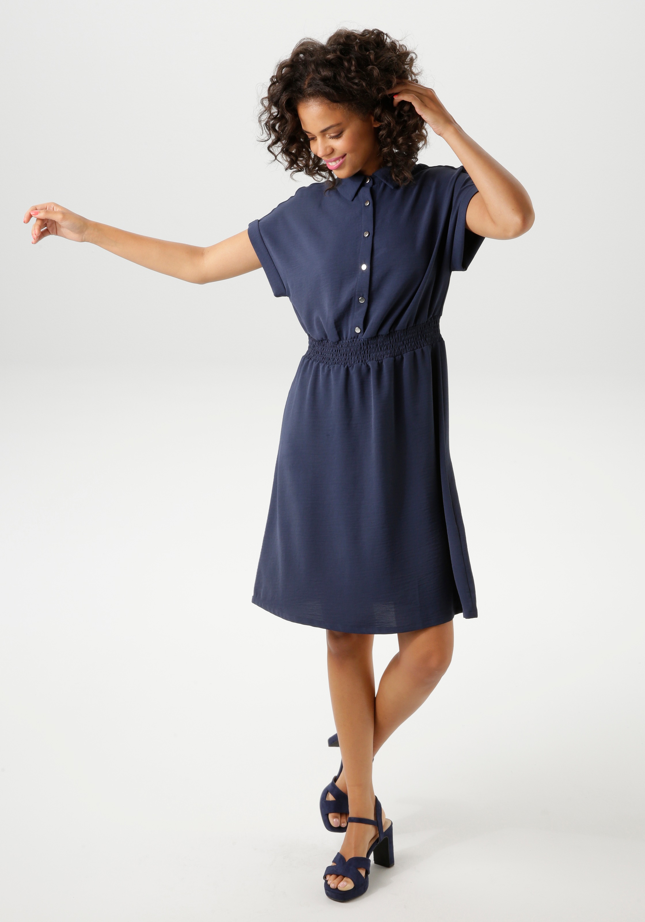 Aniston CASUAL Sommerkleid, mit Smokbündchen in der Taille günstig online kaufen