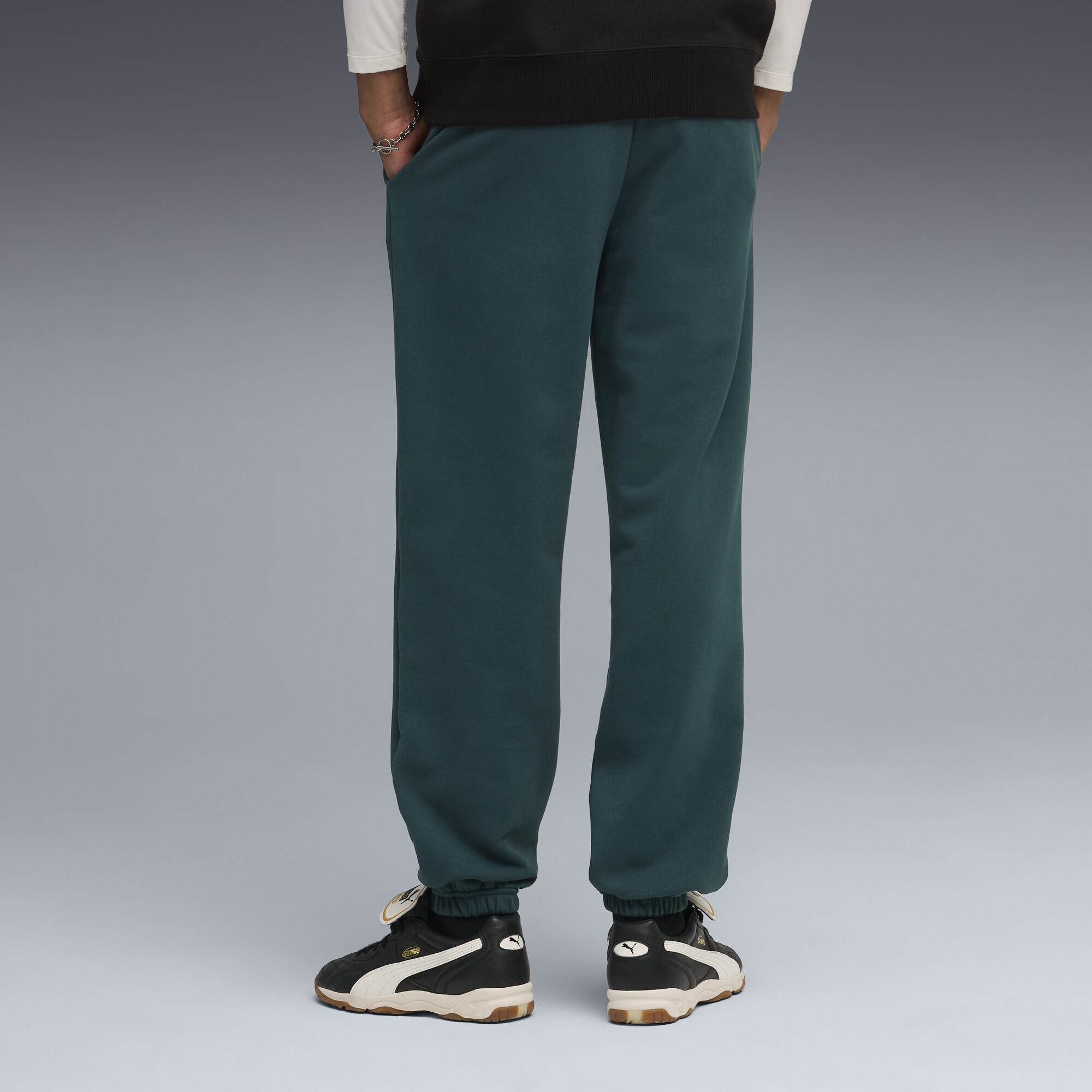 PUMA Sporthose »Wardrobe Essentials Relaxed Jogginghose Herren«