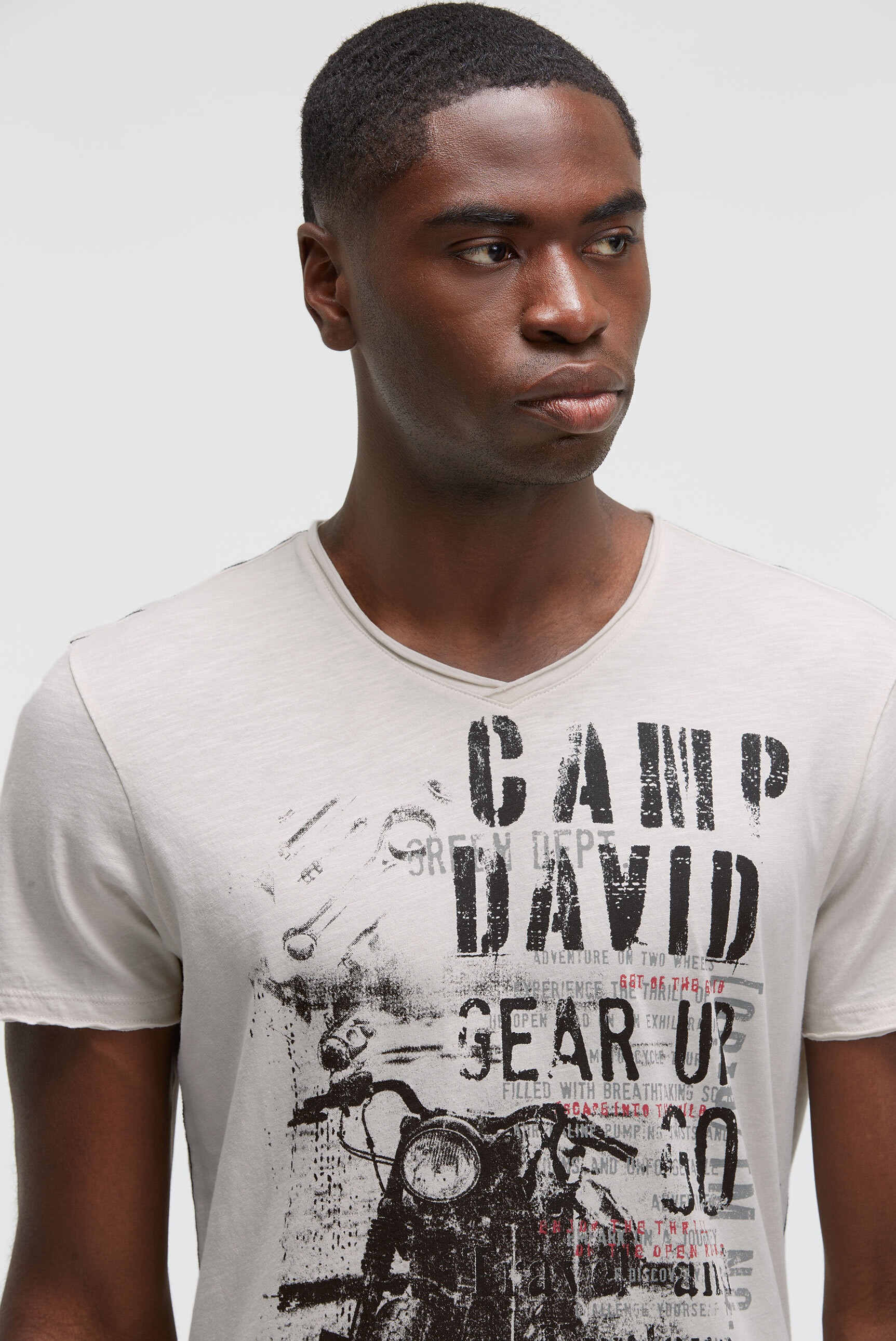 CAMP DAVID V-Shirt mit offenen Kanten