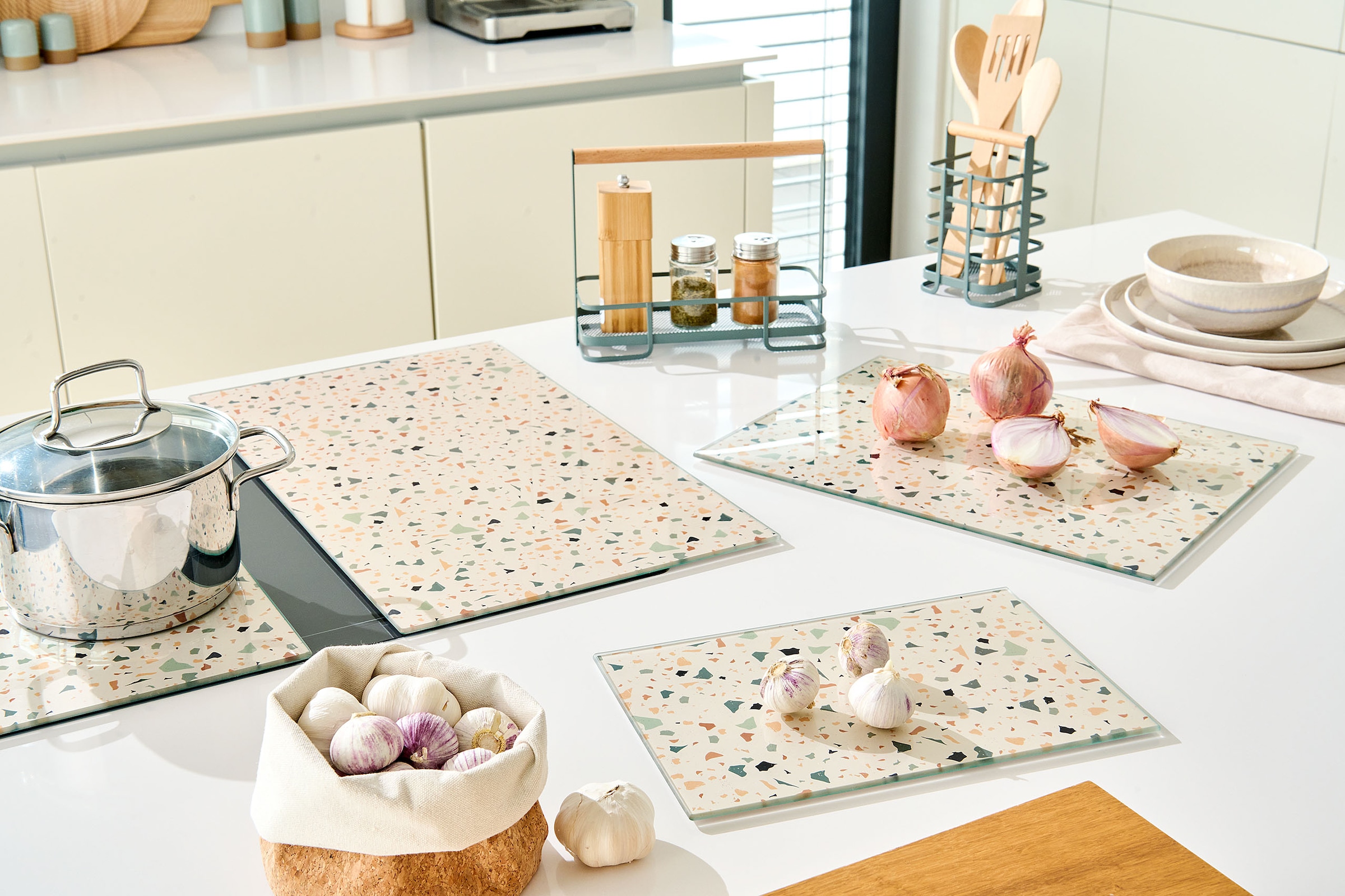 Zeller Present Schneidebrett »Herdabdeck-/Schneideplatten-Set "Terrazzo", 2-tlg.«, (2 St., Terrazzo, Sicherheitsglas), Moderne Platte aus Sicherheitsglas