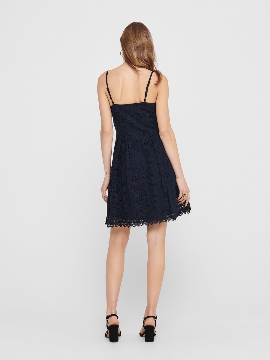 ONLY Trägerkleid »ONLHELENA LACE S/L SHORT DRESS WVN«, mit Spitzen-Detail