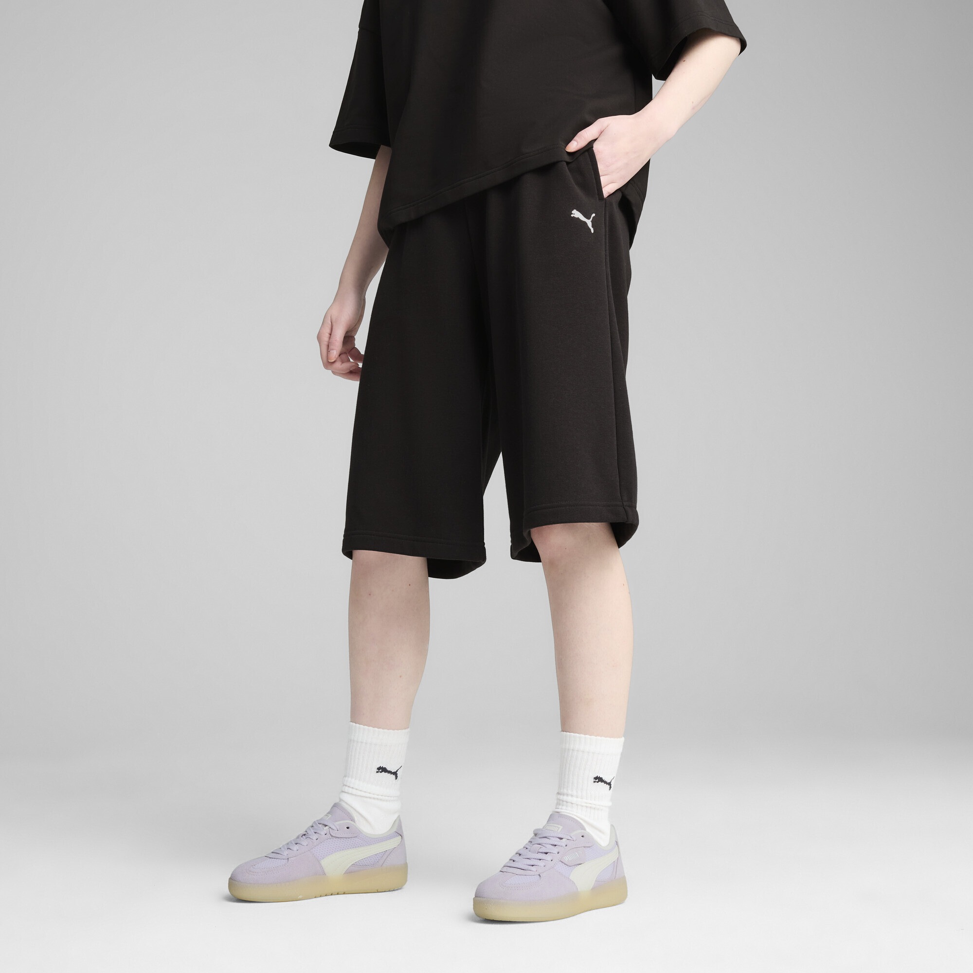 PUMA Sporthose »WARDROBE ESS Kurze Relaxed Fit 14" Jorts Damen«