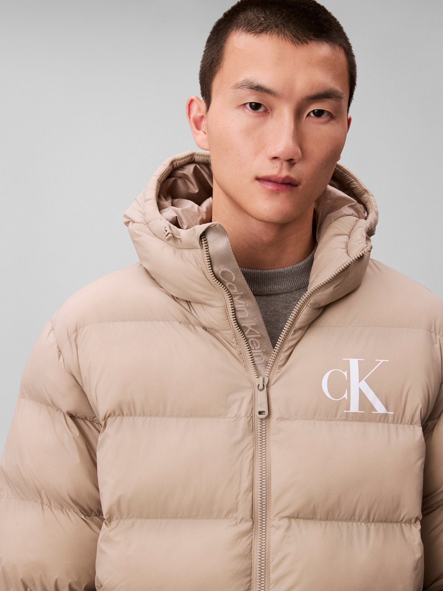 Calvin Klein Jeans Steppjacke »LS NYLON MONOGRAM PUFFER JKT«, ohne Kapuze, Mit Rundhalsausschnitt, regular fit