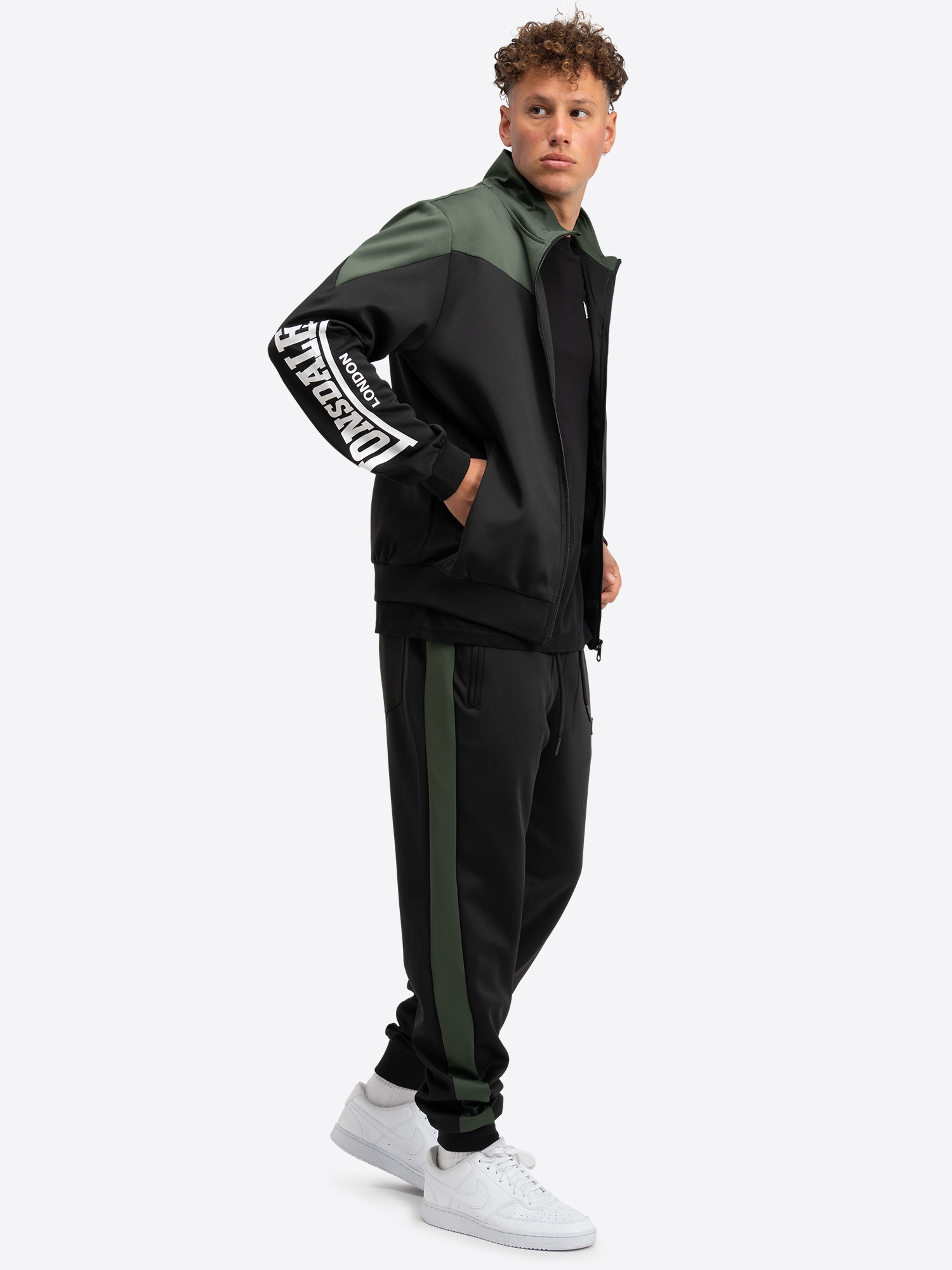 Lonsdale Trainingsanzug "CAUNTON" 2 Stk. mit Eingriffstaschen, aus Polyester und Elasthan