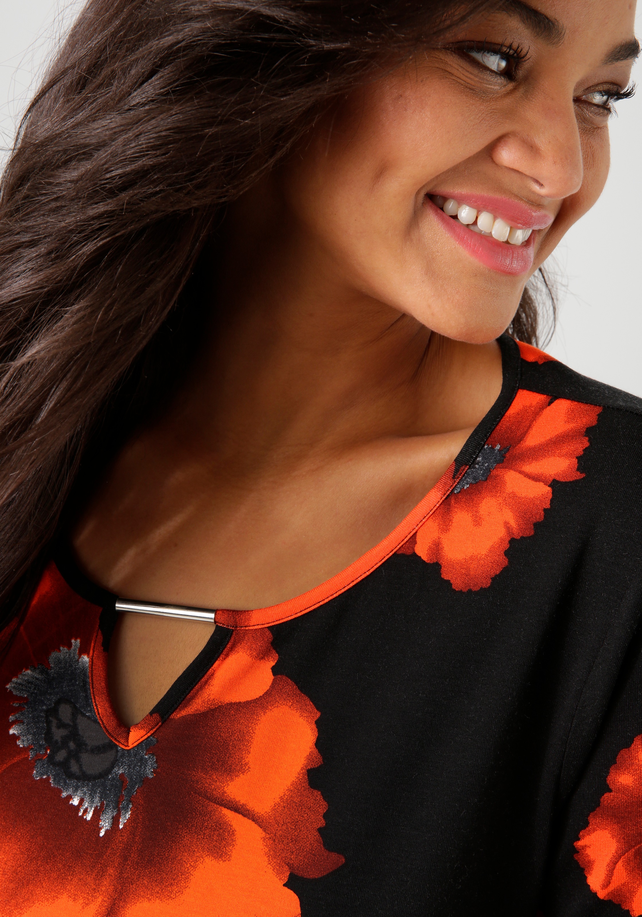 Thumbnail - Aniston PLUS Langarmshirt mit großflächigen Mohnblüten bedruckt