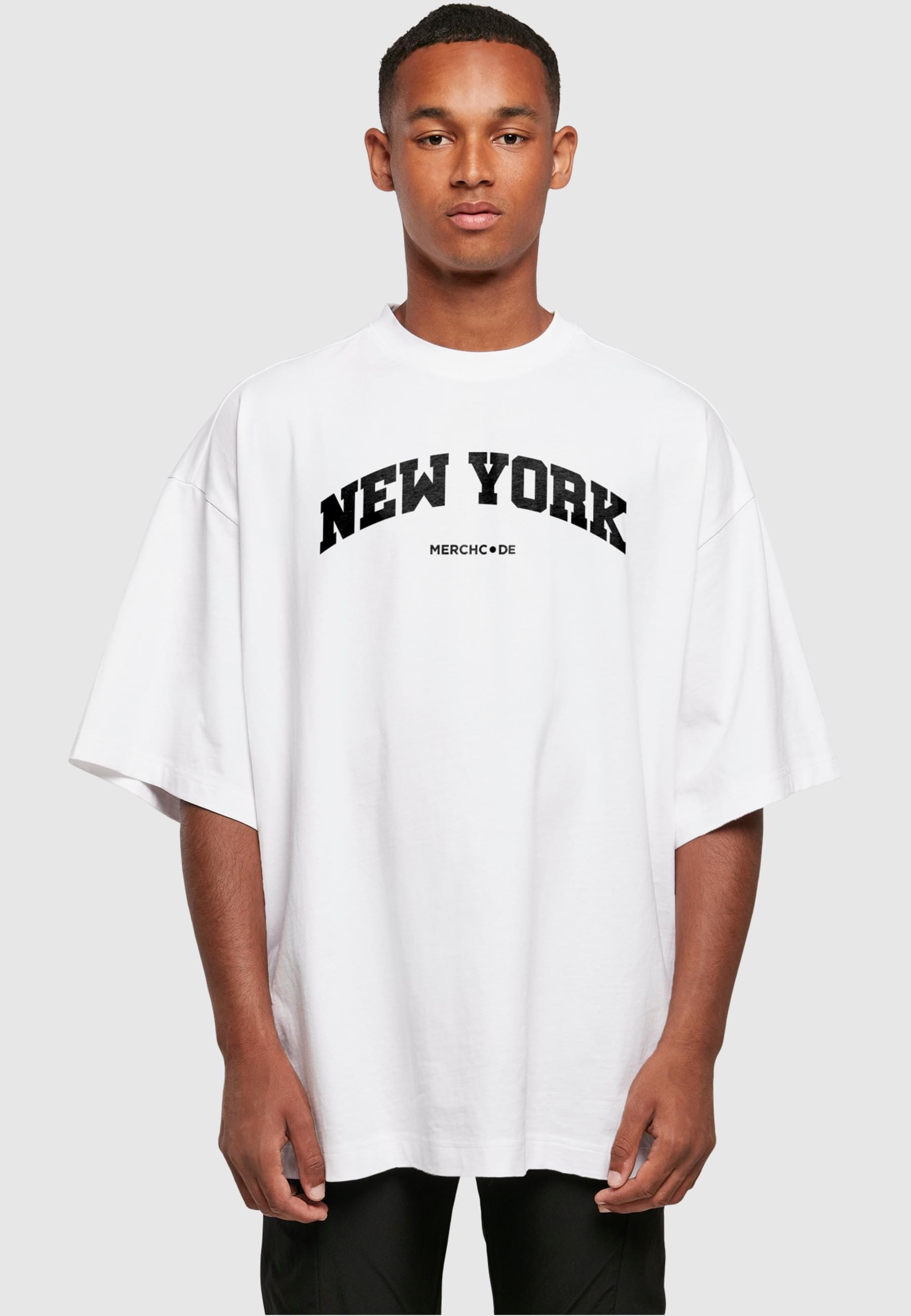 Merchcode T-Shirt »Merchcode Herren New York Wording - Huge Tee«, (1 tlg.)